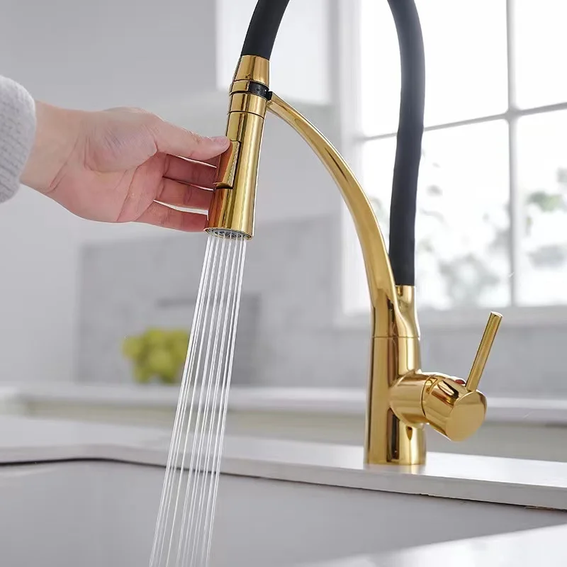 High-End Luxury Brass Gold Kitchen Faucet 360-Degree Rotation Dual Function Sprayer Pull Out Faucets Hot And Cold Water Tap