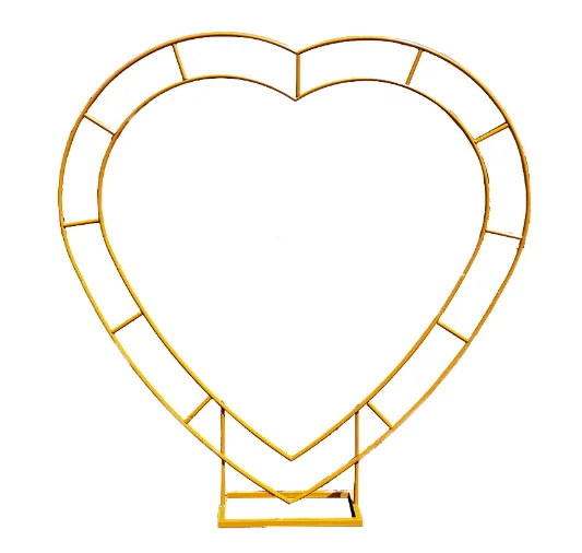 Искусственные цветы в форме сердца