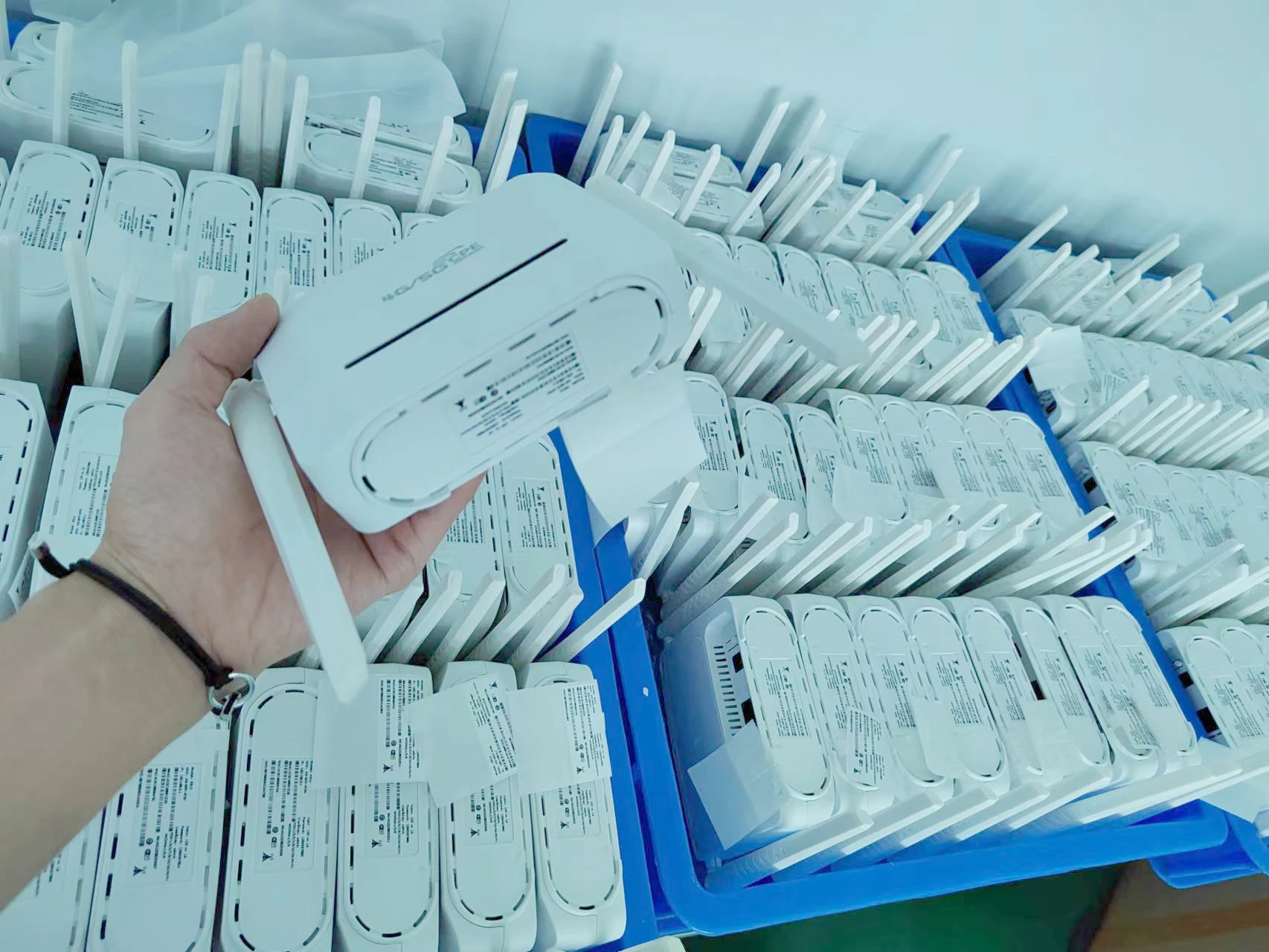 External 5Dbi Antenna Wifi*2+Lte*2 Rg 312 White New Unlocked 4G Cpe Wifi Indoor Router Applicable To Domestic Or Commercial