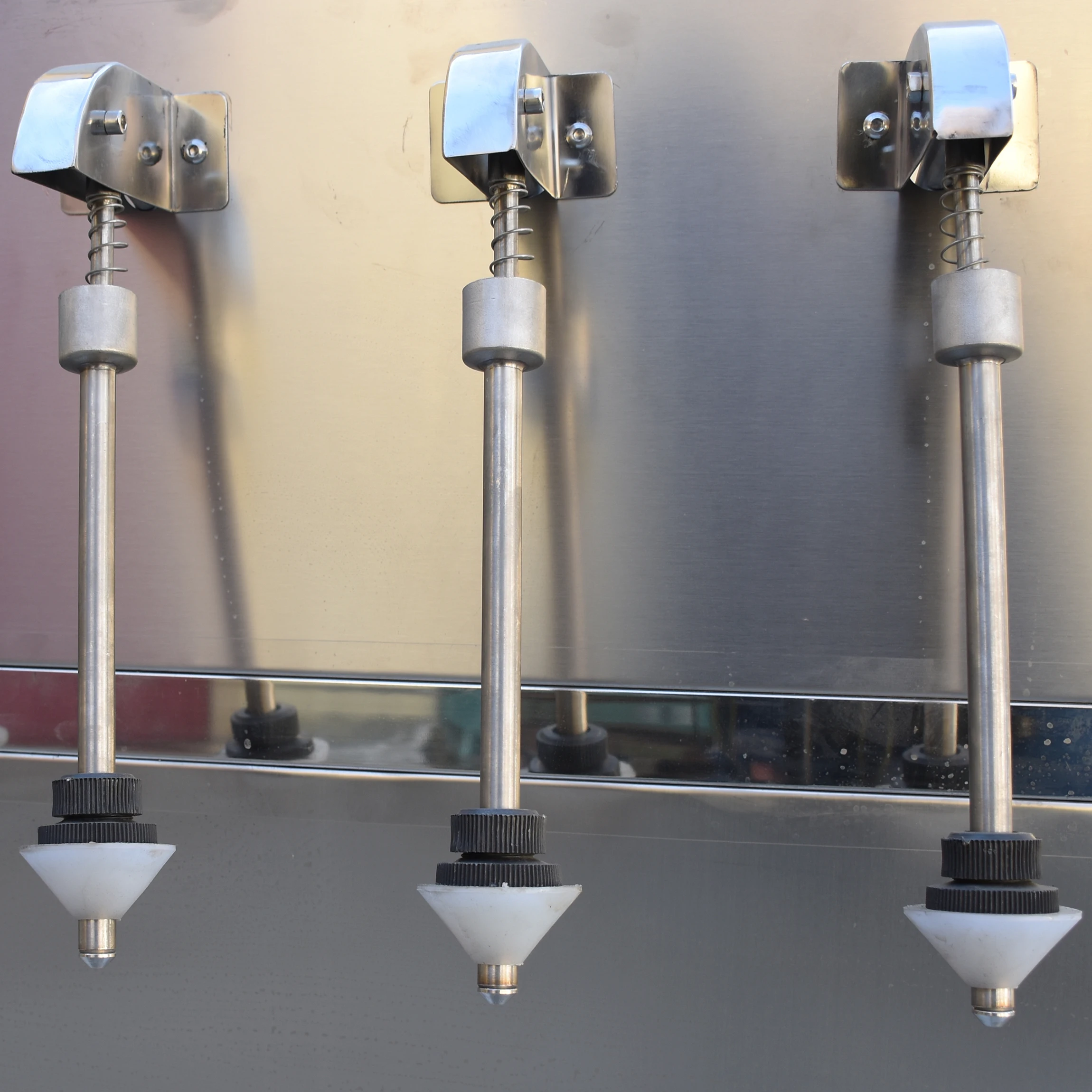 Small scale 6/4/2 heads  PET GLASS PLASTIC siphon bottle liquid filler with pump