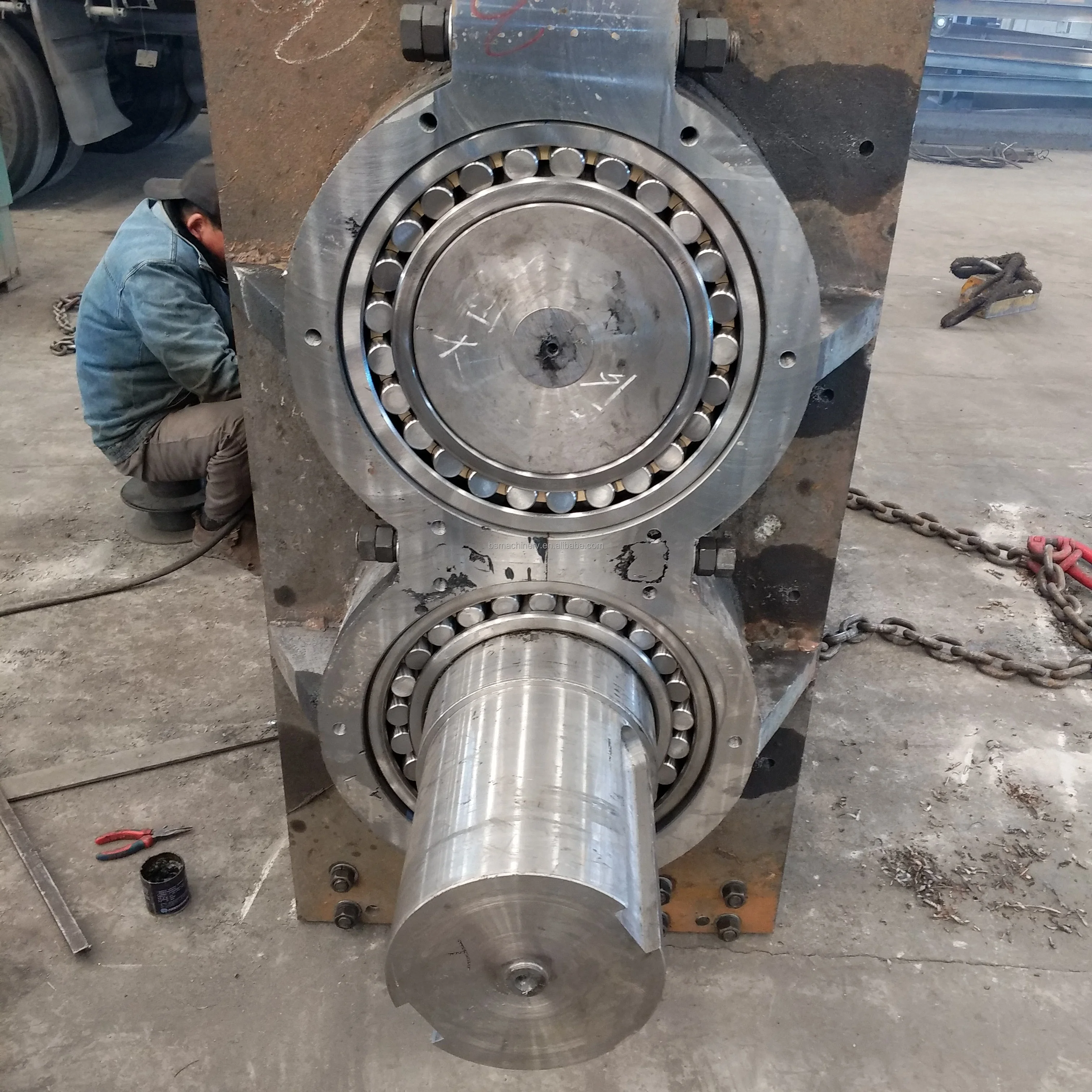 China Famous Brand Scrap Metal Cutting Crushing Electric Scrap Steel Shredder Double Shaft Shredder Machine