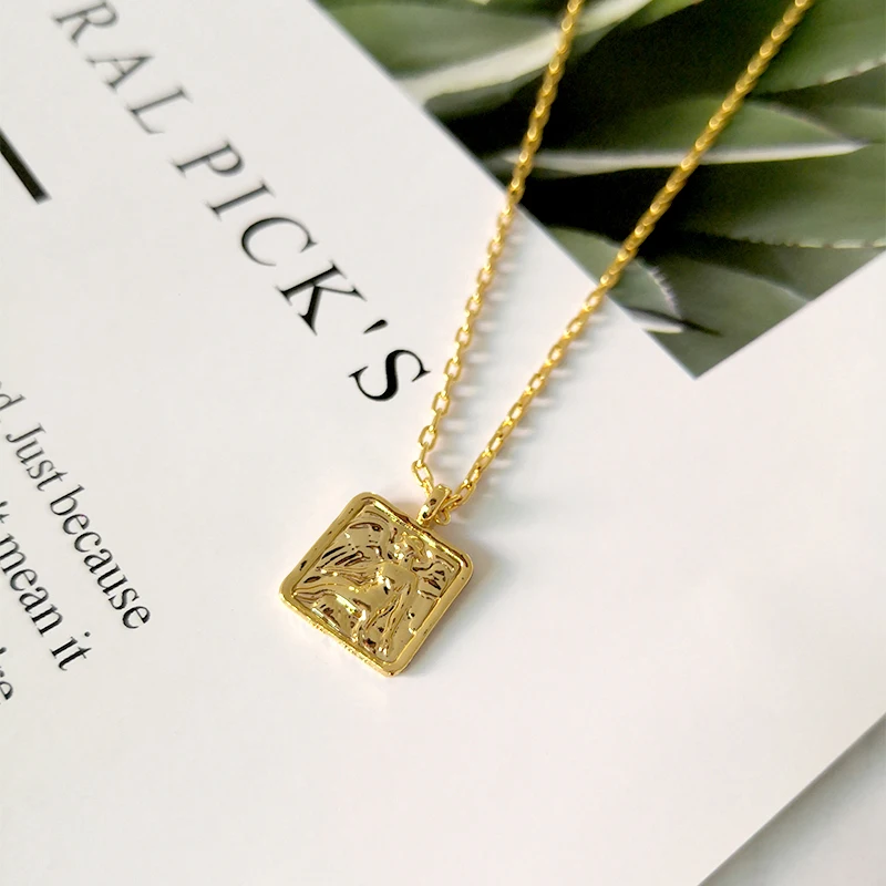 Square Portrait Necklaces for Women Gold Medallion Layering Necklaces Minimalist Necklaces
