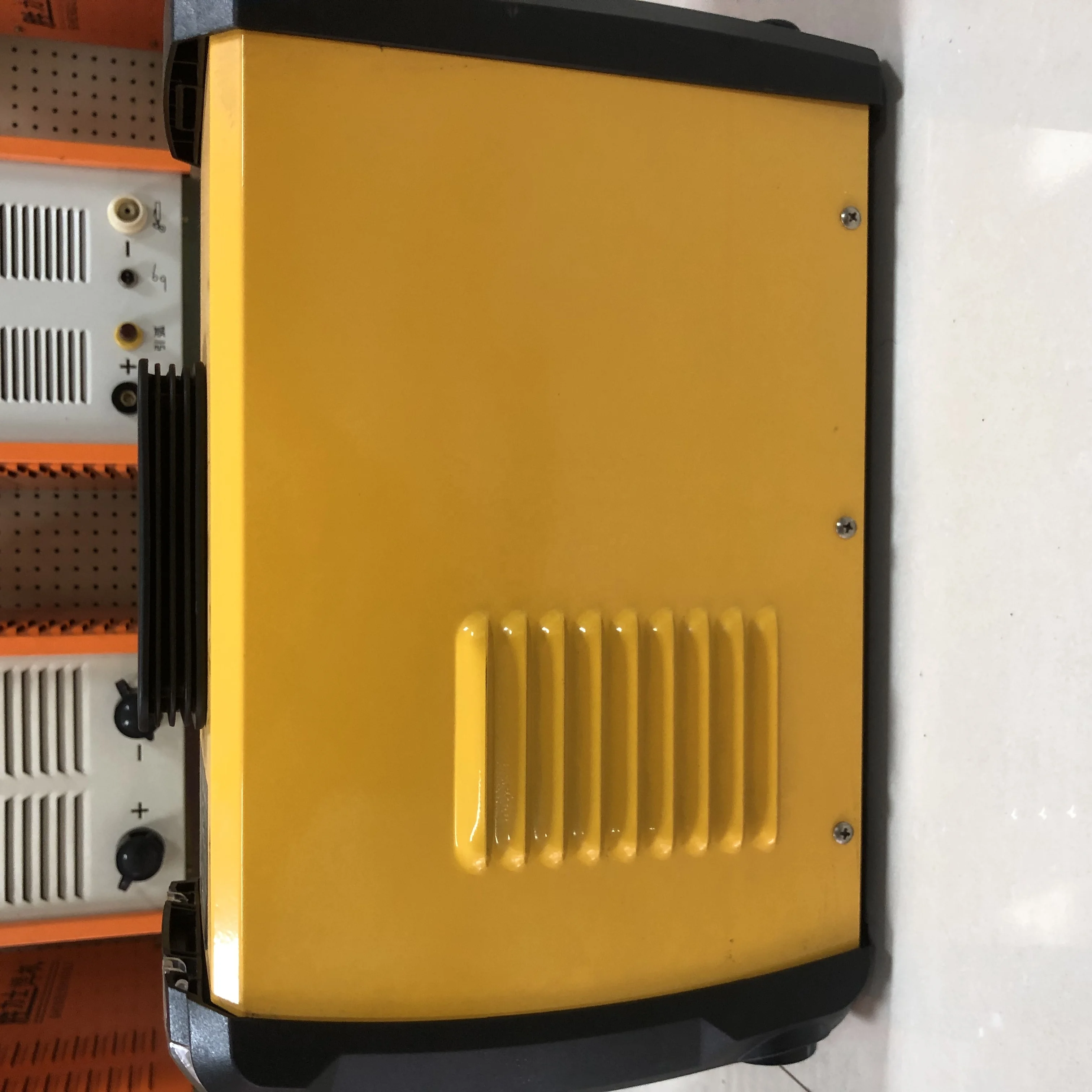 Spot welding machine, portable welding machine, metal pipe welding,