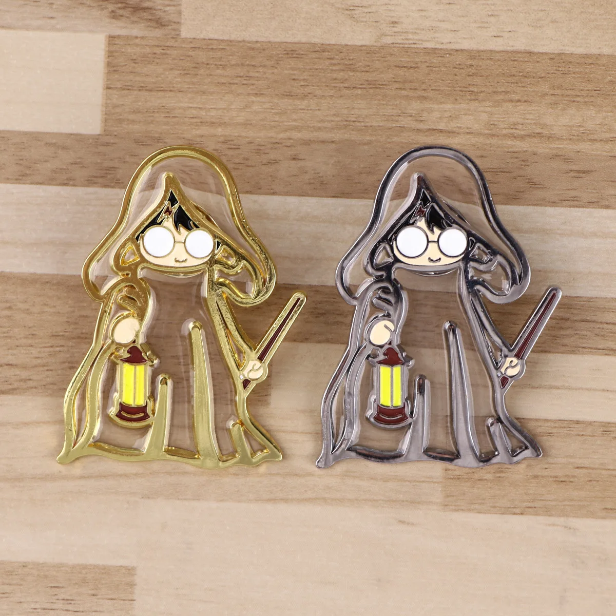 High quality clear stained glass badge black nickel gold metal hard soft lapel badge China manufacturer custom enamel pin