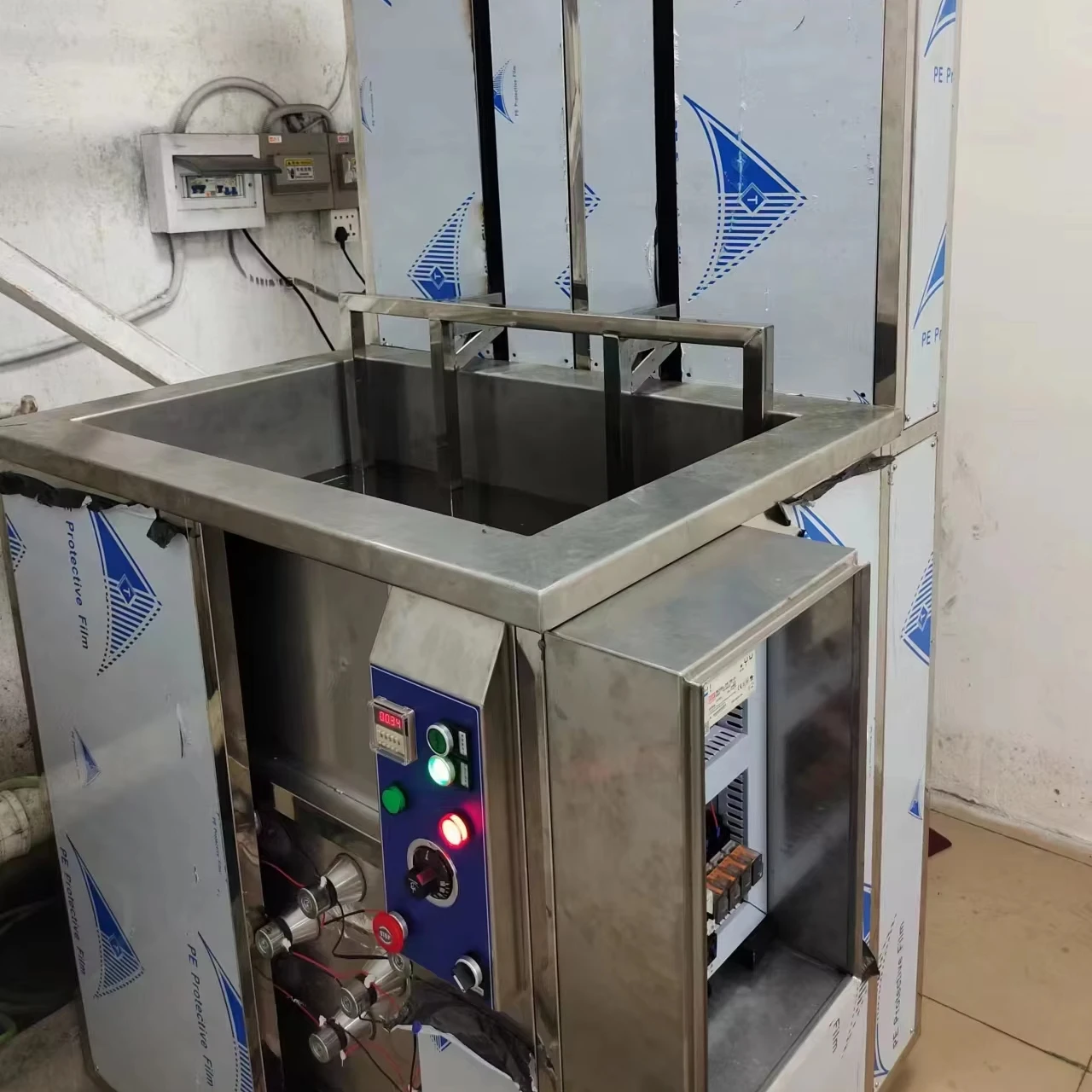 Промышленная ультразвуковая машина для очистки шин 7200 Вт 1000 л с подъемным нагревателем 24000