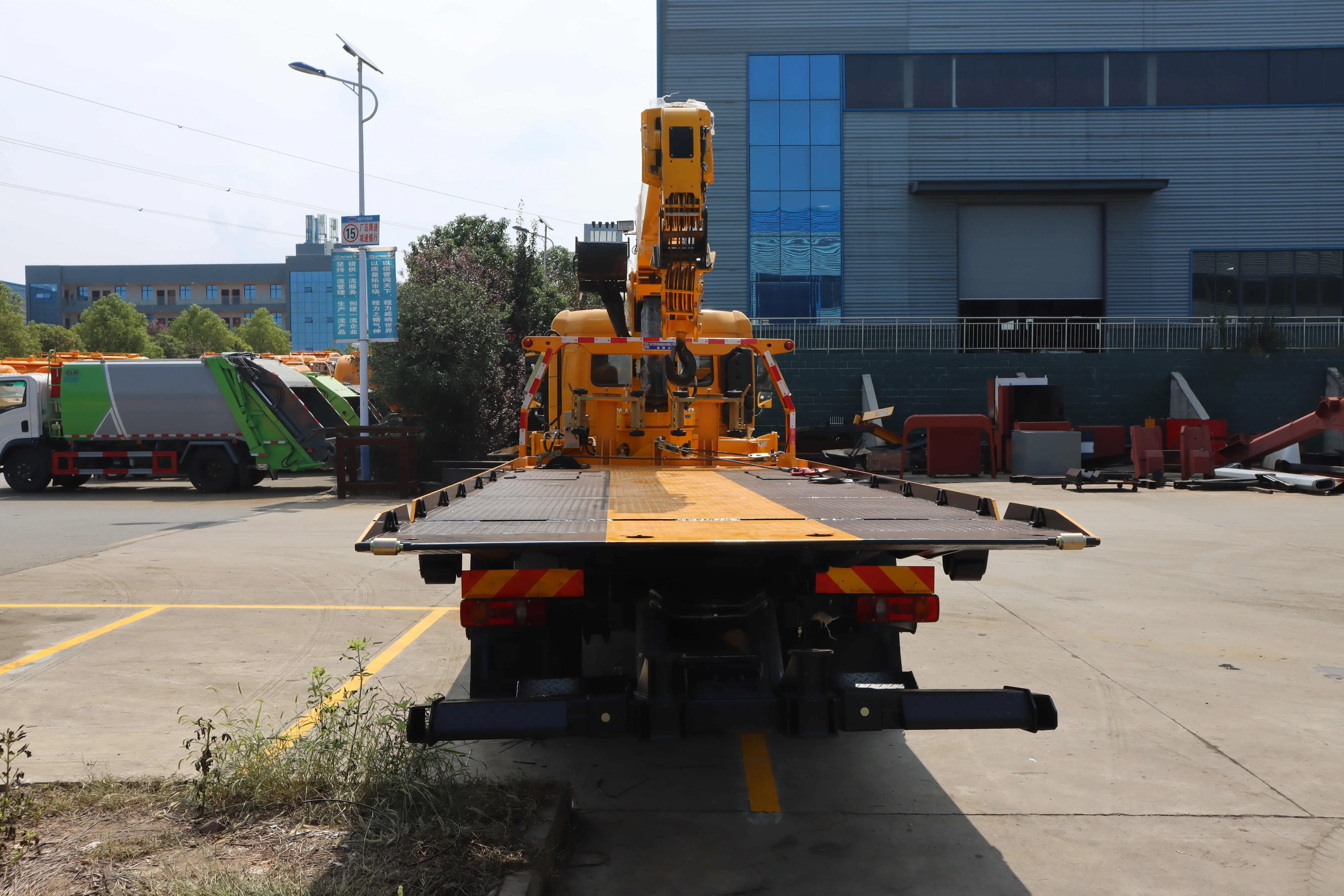 Dongfeng 8 Ton Flatbed Tray Tow Truckb 4x2 Under Wheel Lift Wrecker With Crane Price