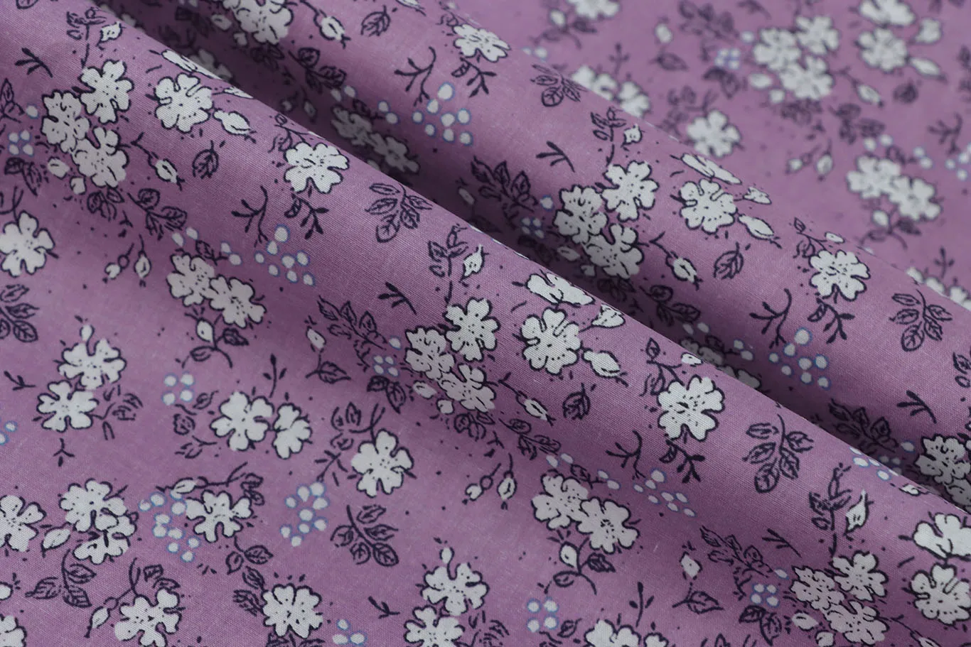 Top Grade Competitive price floral fabric hawaiian organic cotton fabric for shirt