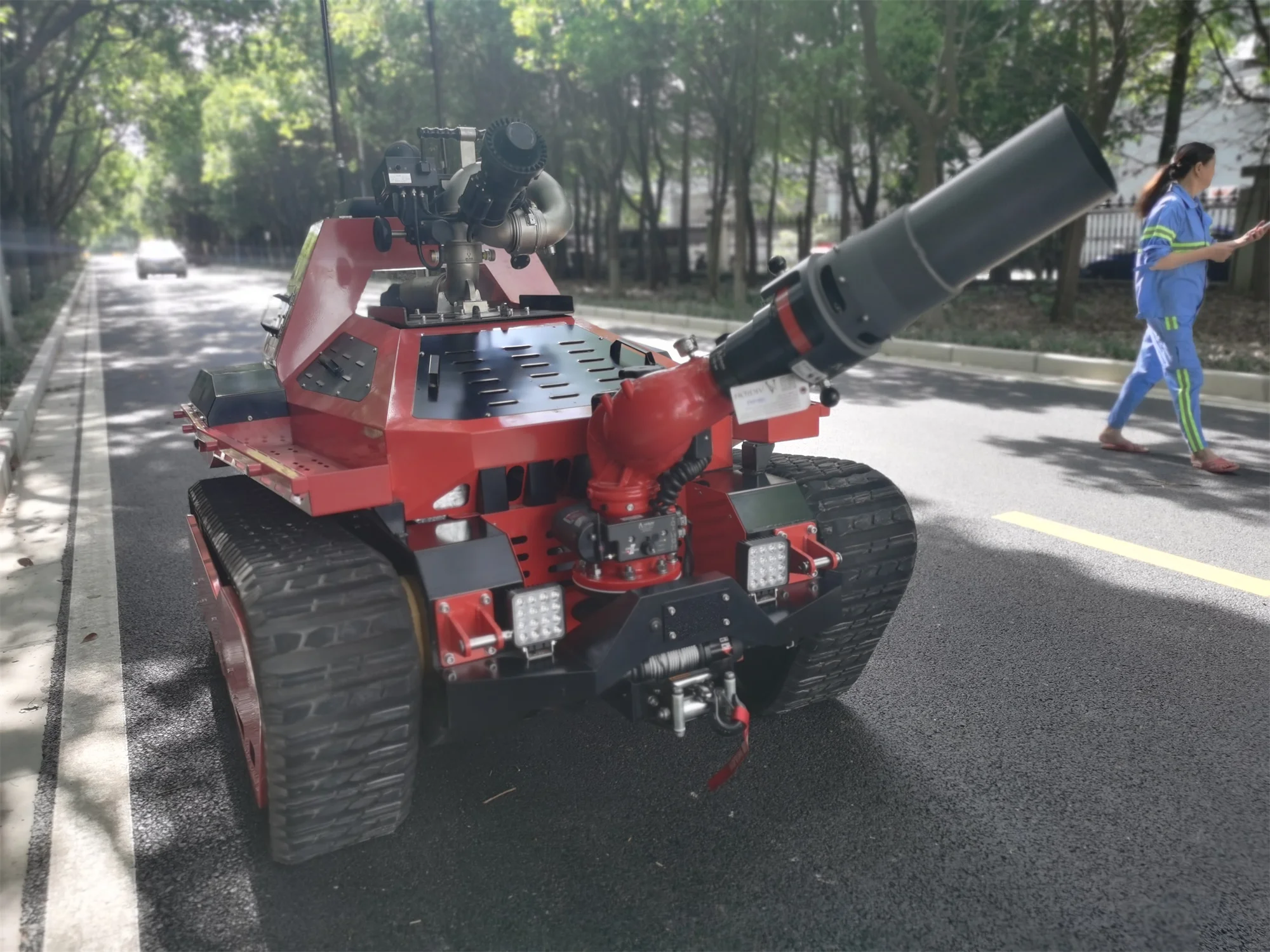 Intelligent Firefighting Double Monitors Rescue Explosion-Proof Extinguishing Reconnaissance Robots For Sale