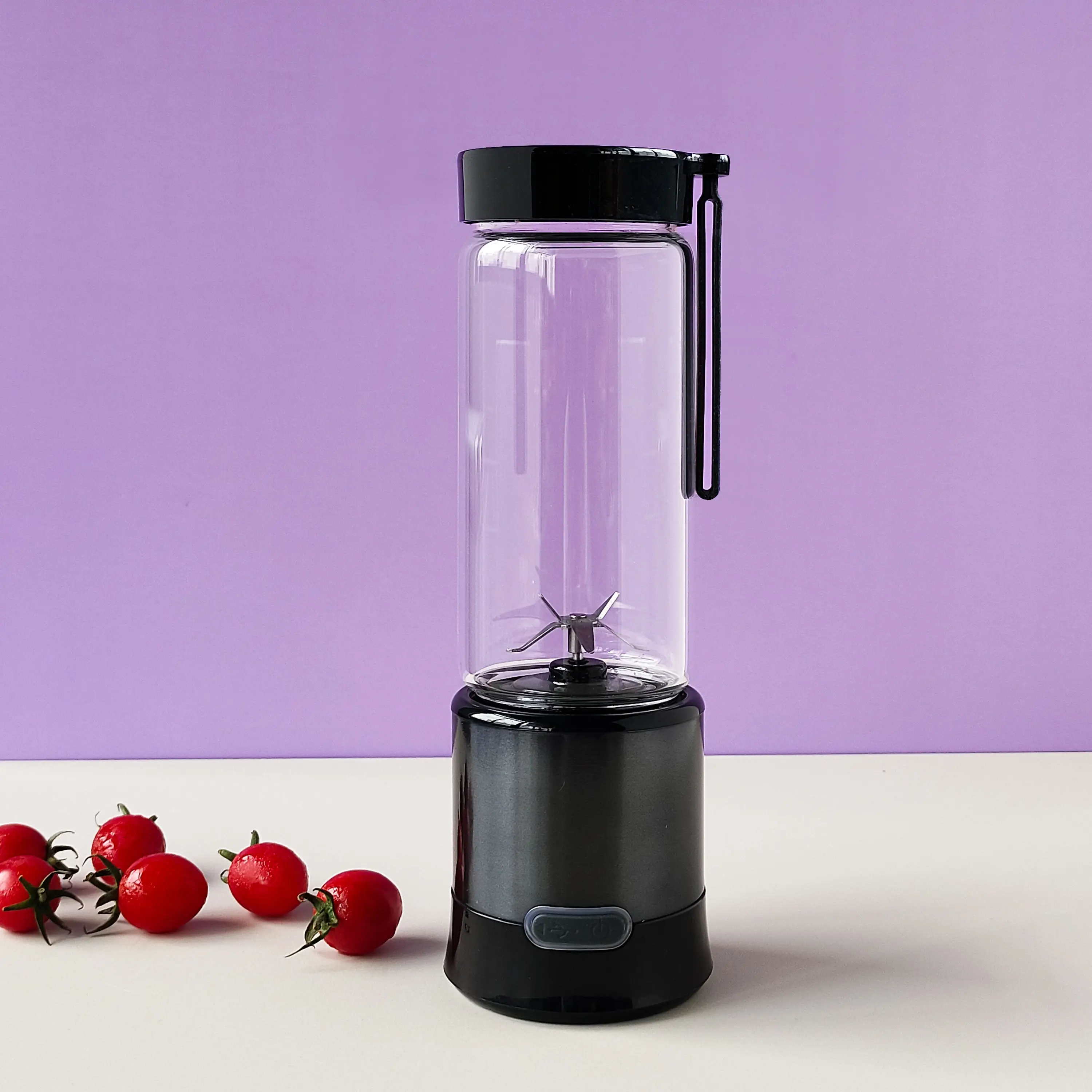 Wholesale Rechargeable Smart Mini Juicer Bottles Multifunctional Portable Blender 6 Blade Ice Breaker