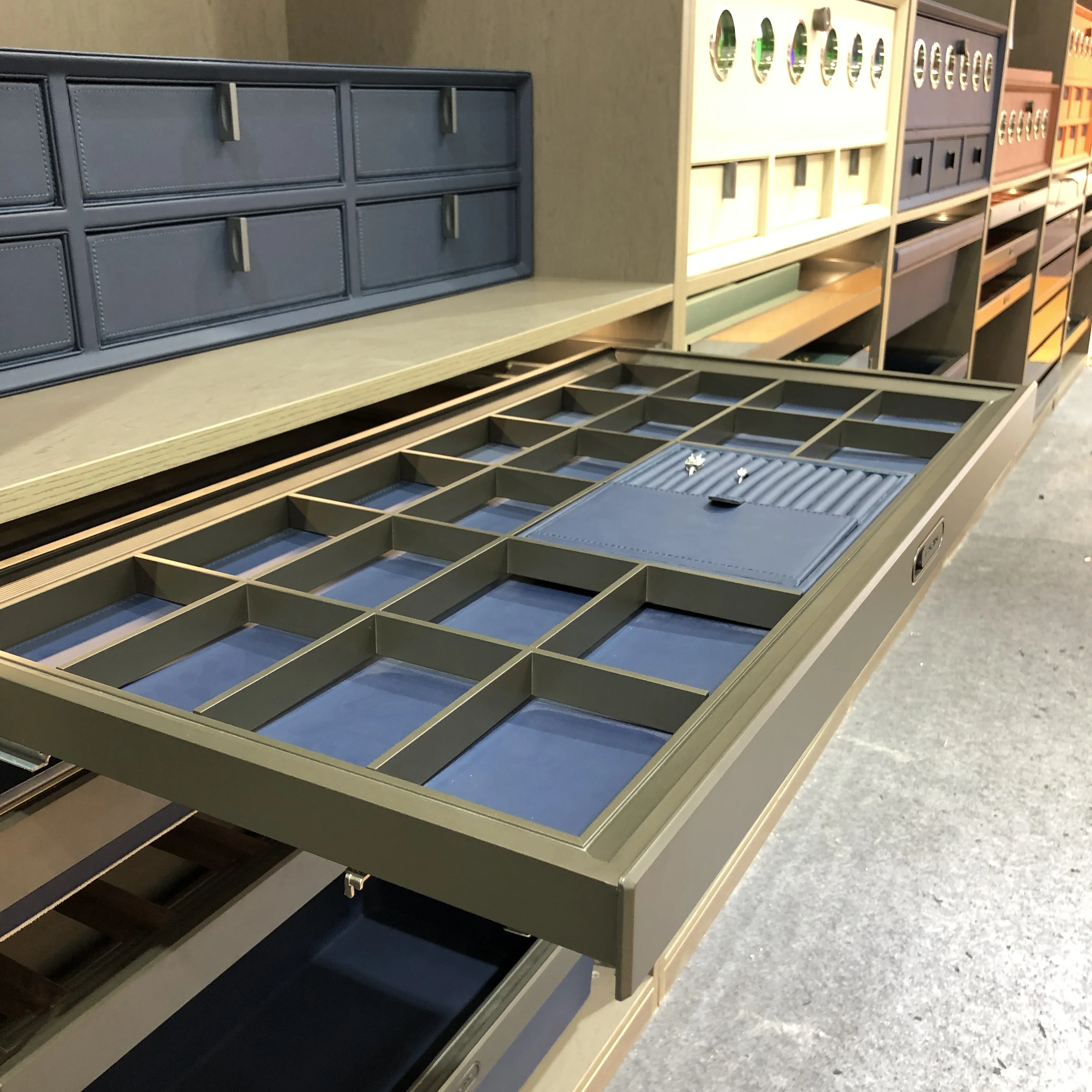 China Factory Pull Out Soft Close Leather Jewelry Box Wardrobe/Closet Organiser For House Storage Jewelry