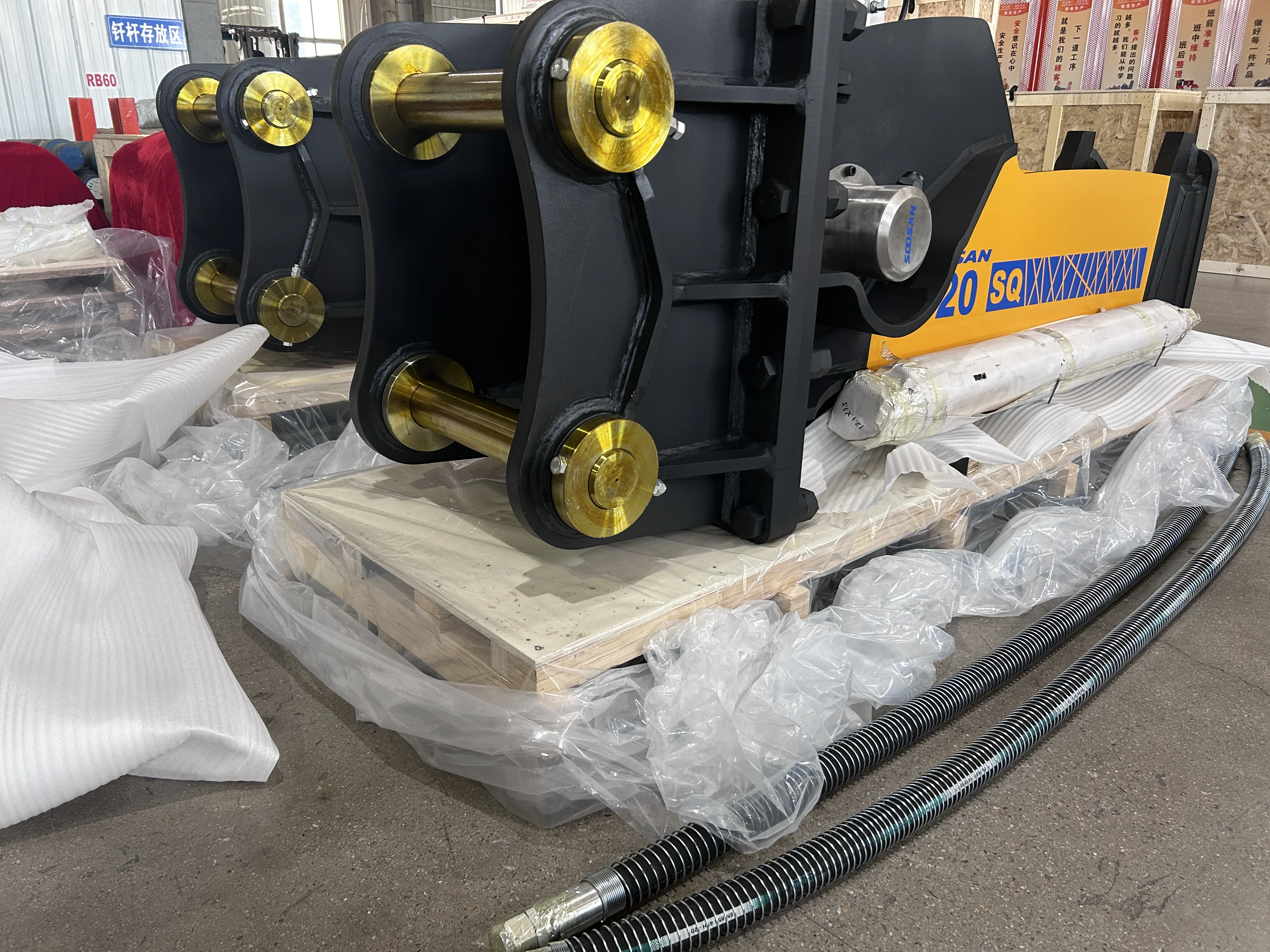 SQ120 SOOSAN HYDRAULIC HAMMER for 28-35 TONS EXCAVATOR