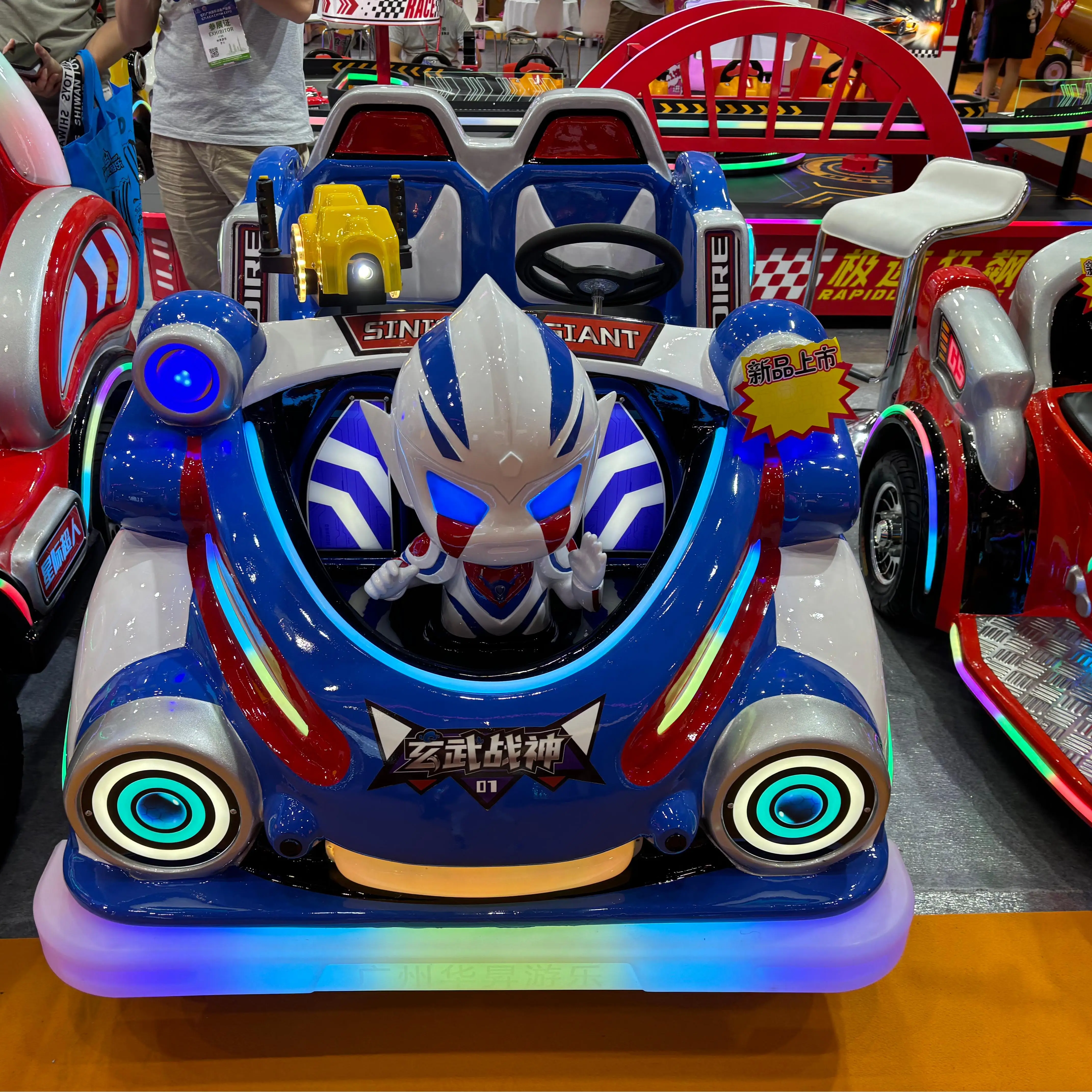 Игрушечный автомобиль для дома и улицы