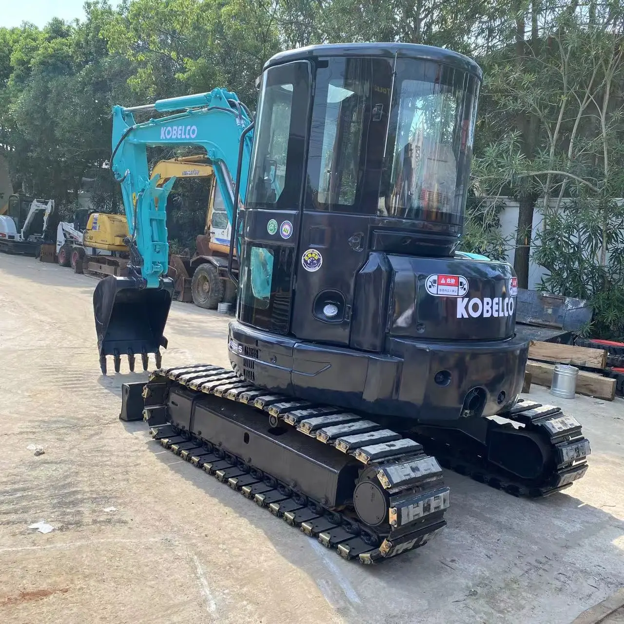 Мини-экскаватор б/у kobelco SK55 мини-экскаватор 5 тонн гидравлический гусеничный подержанный экскаватор SK55SR-5