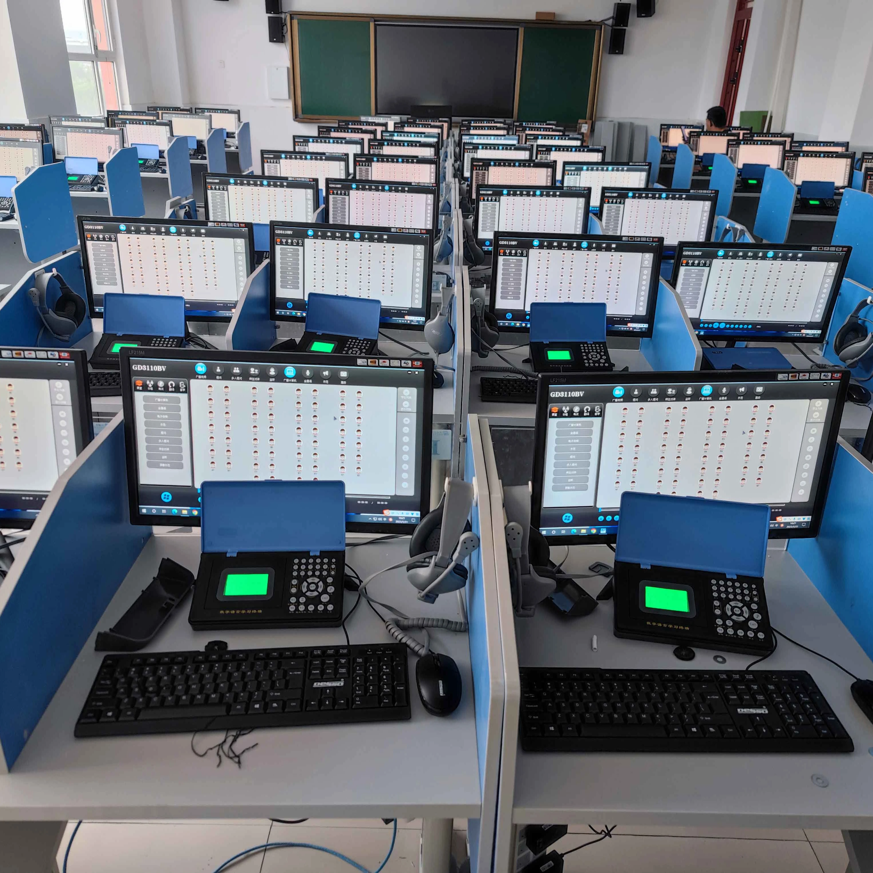 Laboratory English teaching equipment