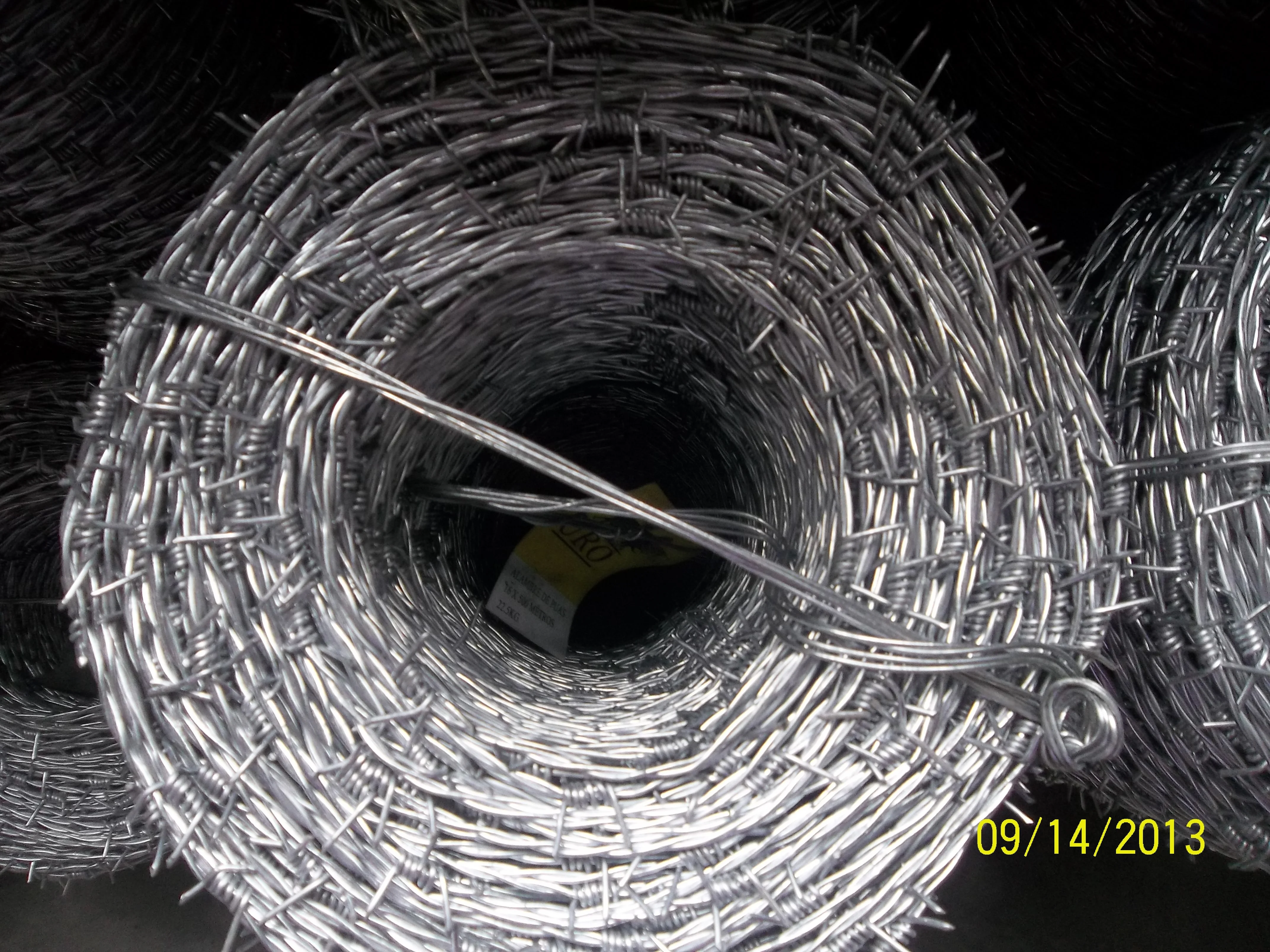 1.65mmx1.65mm Hot-Dipped Galvanized Barbed Wire Price 500m per Roll for safety fence