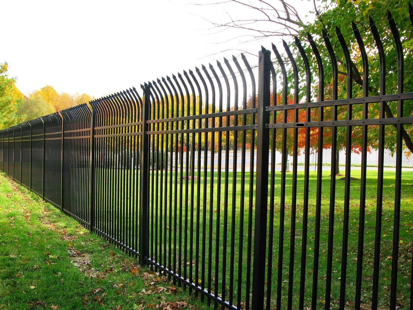 High quality wholesale black curved spear top steel fencing designs wrought iron fences for houses