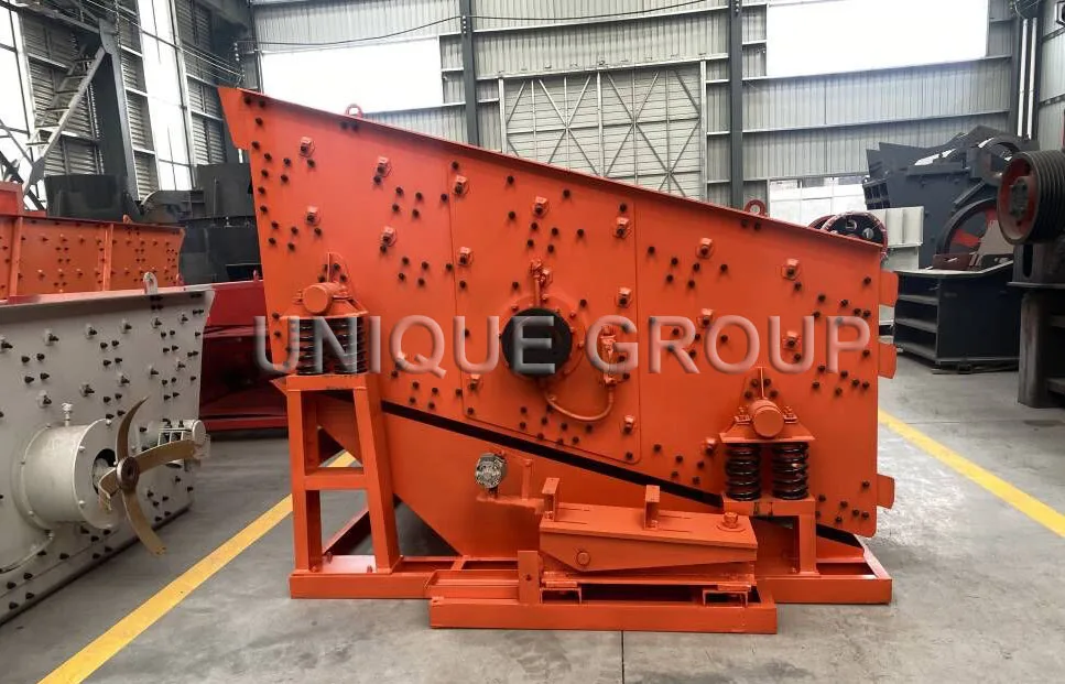 Diesel Hot vibrating screen price in China rock sieving machine charcoal vibrator screen machinery