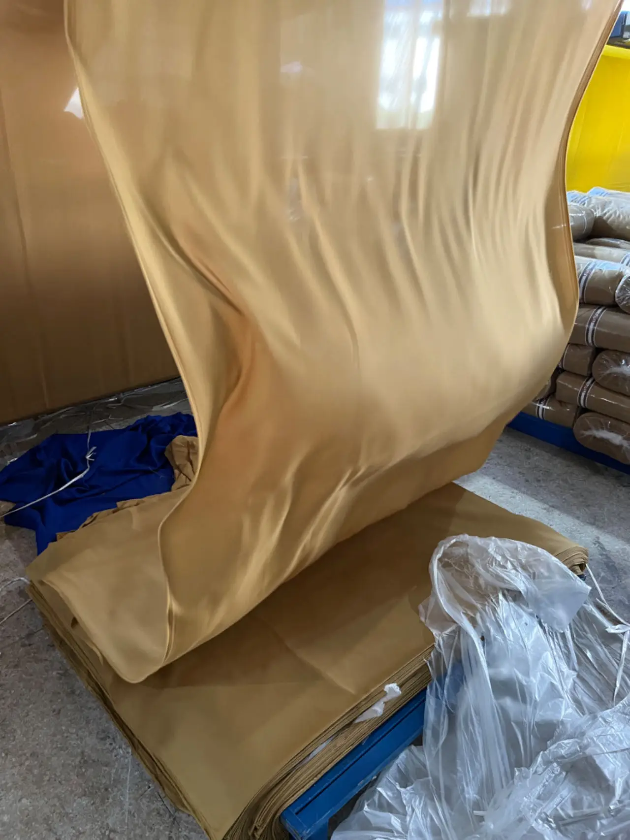Factory direct supply of low-cost 300D 100% polyester high-quality Minimatt used for tablecloths and bedding