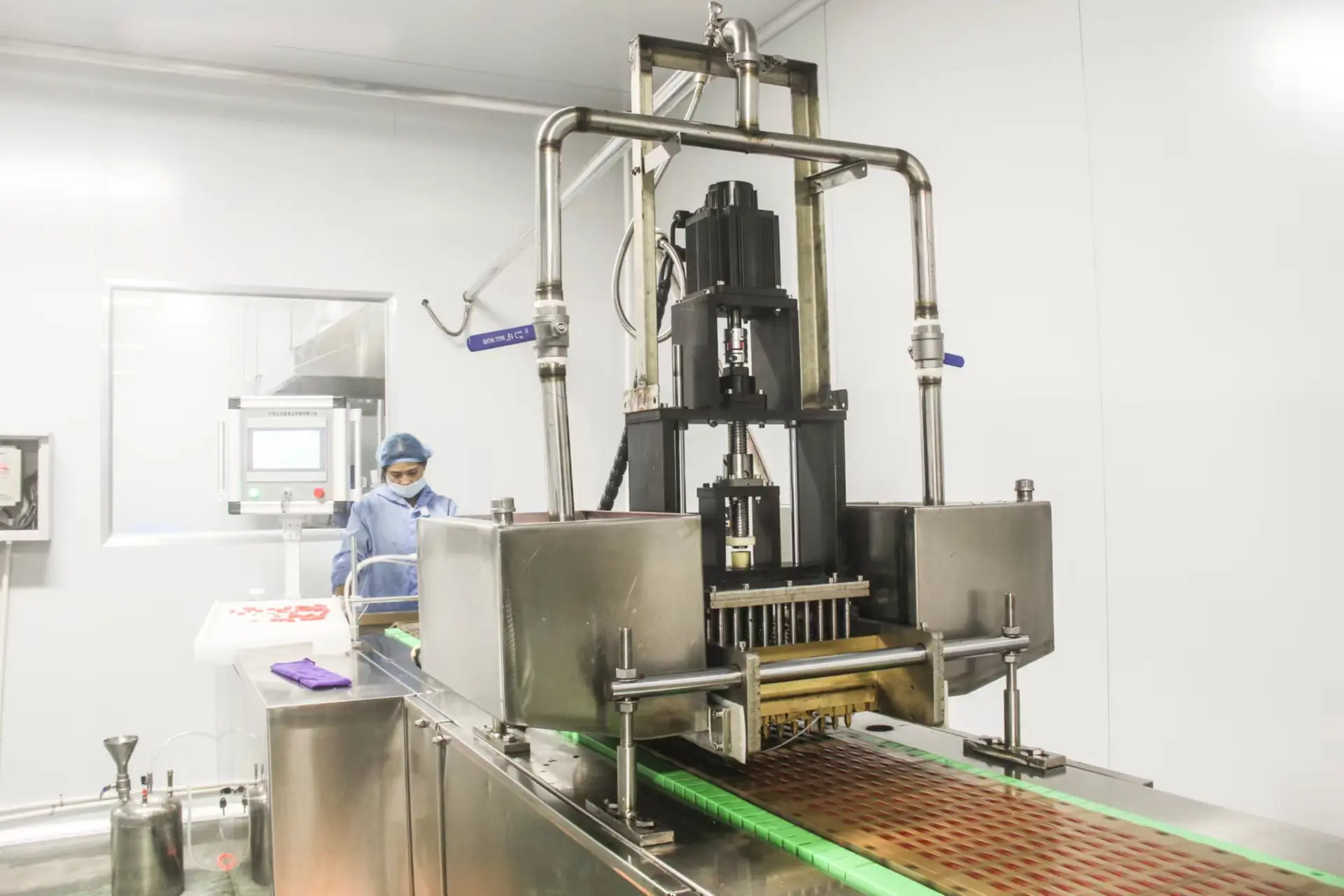 Hot Selling Fruit Flavored Jam Filled Bonbon 4D Gummy Eyeballs Candy Gummy Ball Jelly