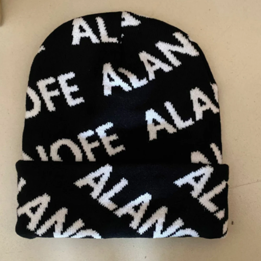 Wholesale 100% Acrylic Winter Hats Custom Jacquard Knitted Beanie Hat