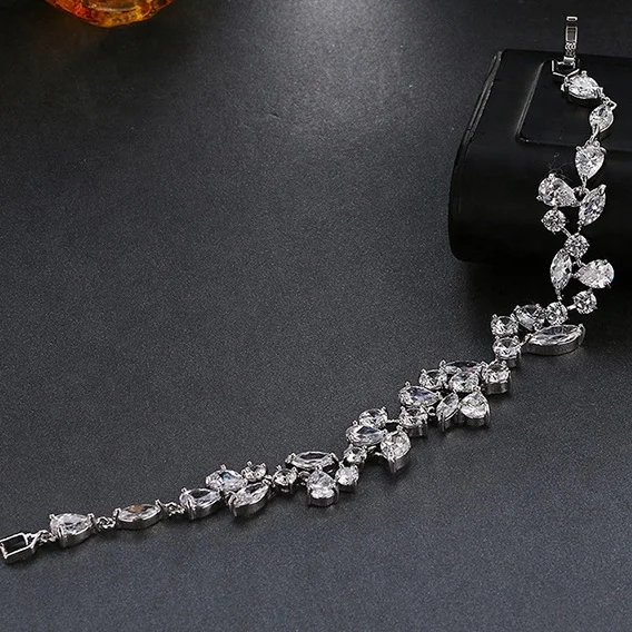 High Quality Exquisite Shinny Zirconia  Bracelet Wholesale Bridal Wedding Leaf AAA Zircon Jewelry Charm Chunky Bracelets Women