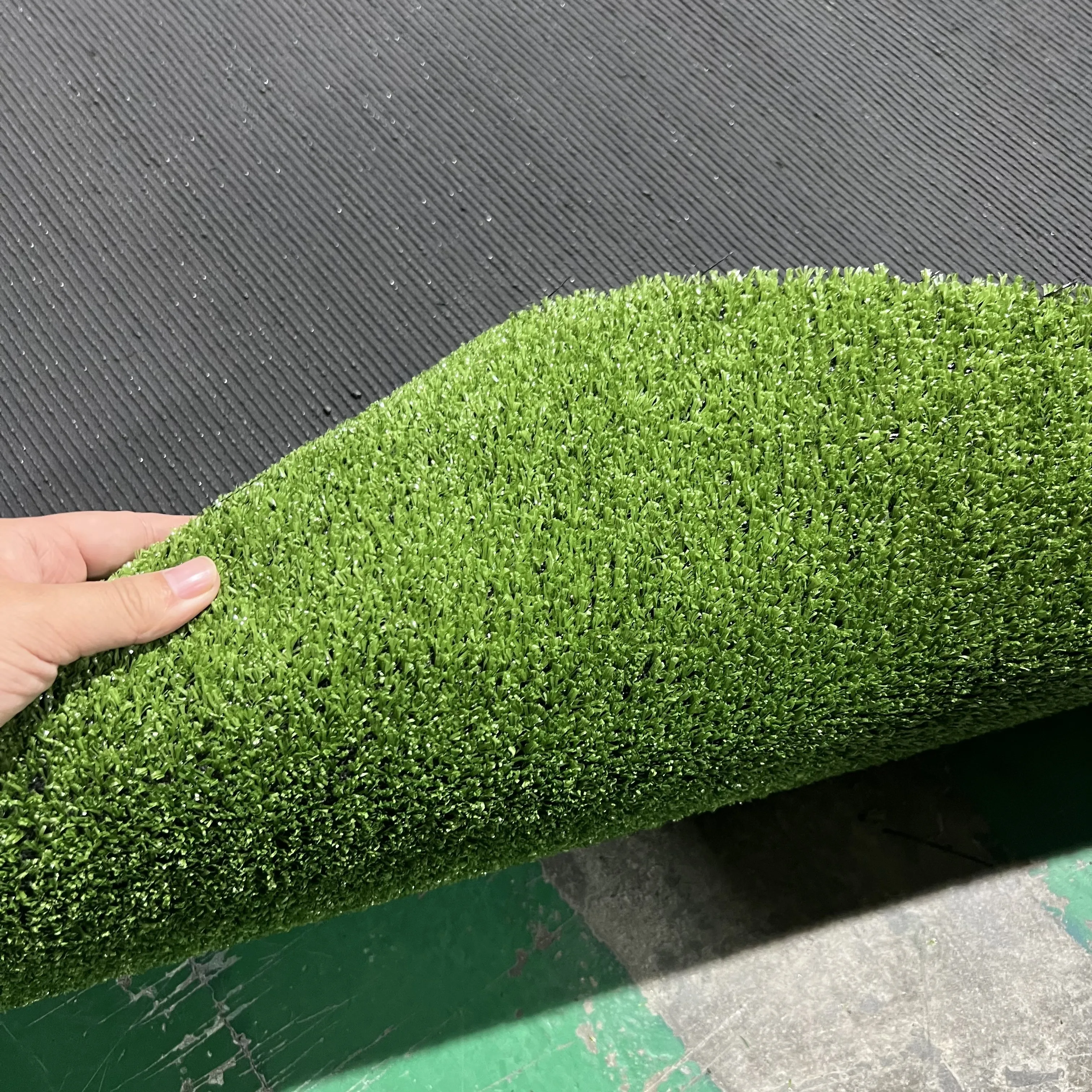 HANWEI GRASS Factory for wall decoration artificial turf roll 60ft 3ft 15 ft wide turf grass 1 x 4m Has high wear resistance