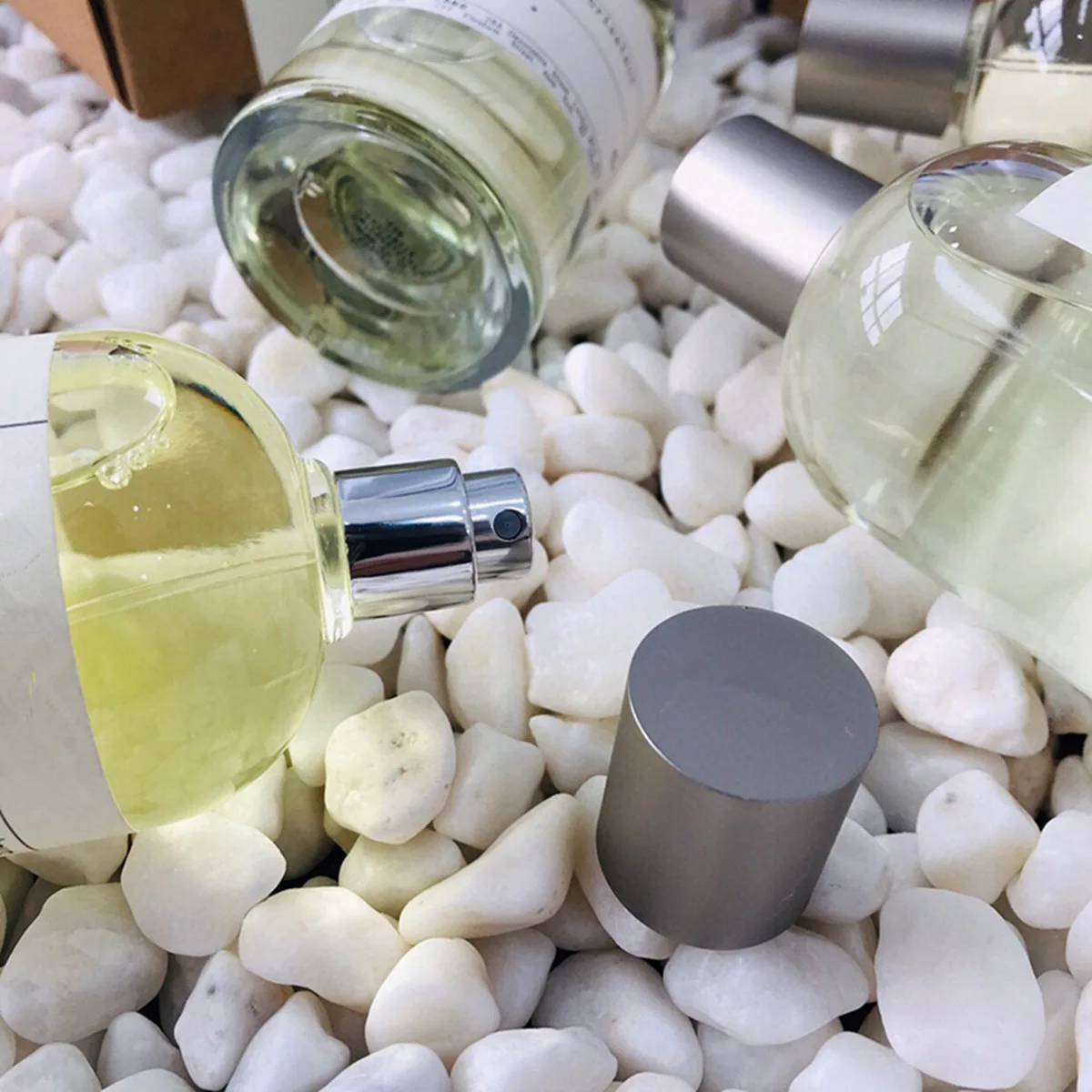 
Custom China 50ml 100ml Elegant Empty Clear Luxury Round Mist Spray Oil Glass Perfume Bottle with Spray Caps for Sale 