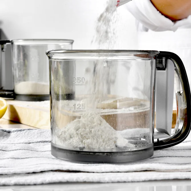 Kitchen Stainless Steel Baking Utensils Hand-held Kitchen Flour Sieve Plastic Flour Sieve