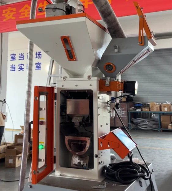 Гравиметрический блендер для чешуйчатого материала в мульчированной пленке, сельскохозяйственные пластиковые экструдеры