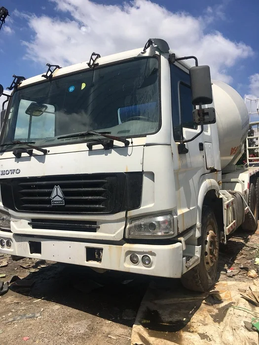 Used mobile sinotruk cement concrete mixer trucks 5m3 8m3 10cbm used howo truck concrete mixer