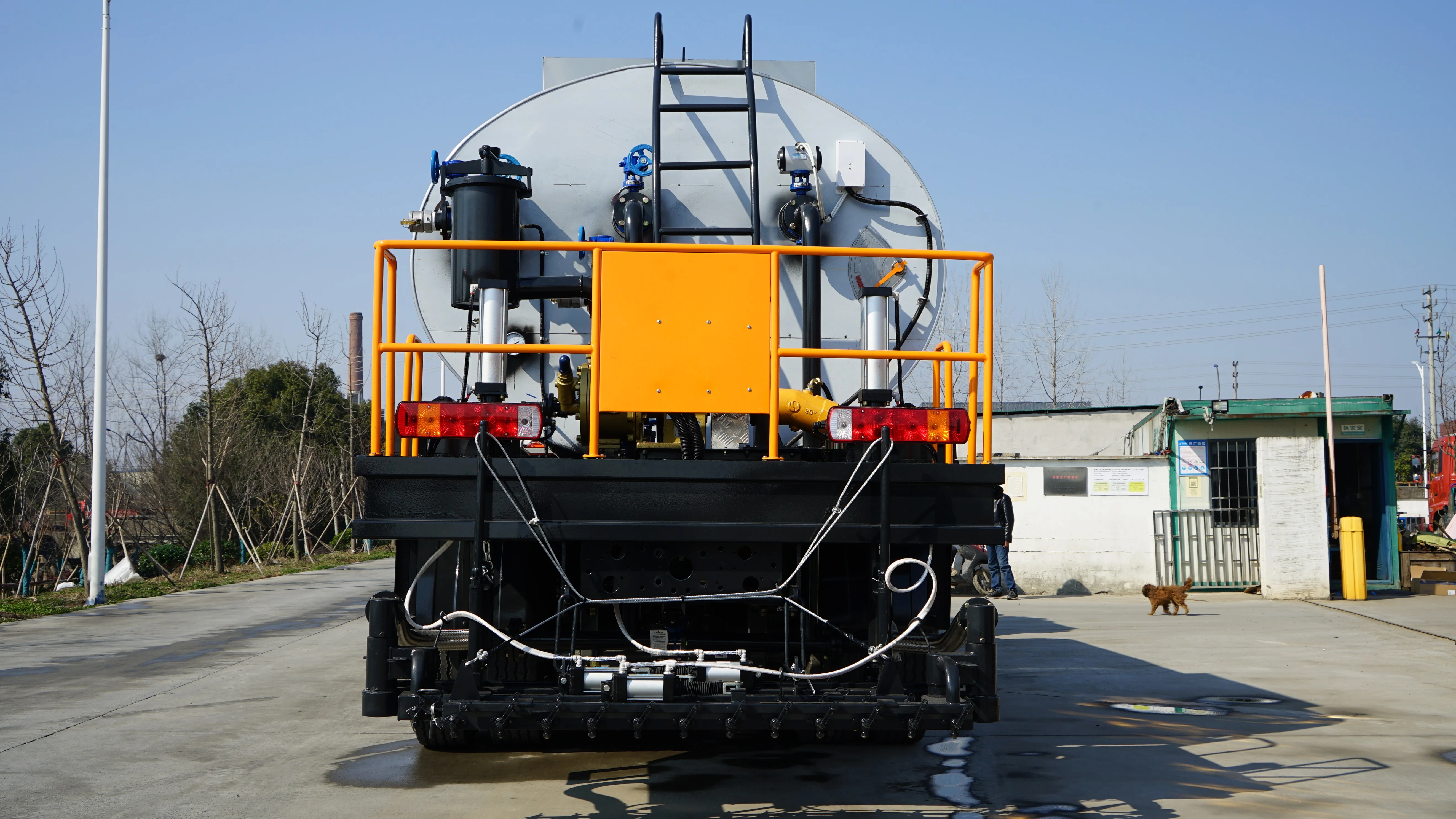 IKOM 15000L asphalt spraying truck manufacturer