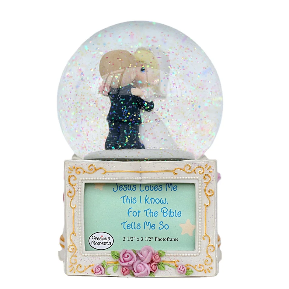 Custom Resin Wedding Souvenirs Decorations Bride Groom Couple Figurine Water Snow Globes With Photo Insert
