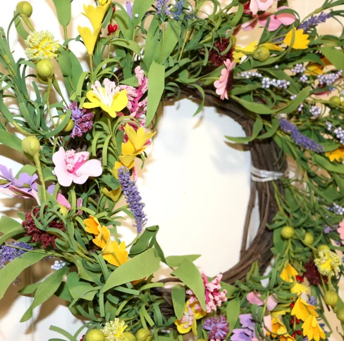 45cm Spring Wreath W/Twig Base