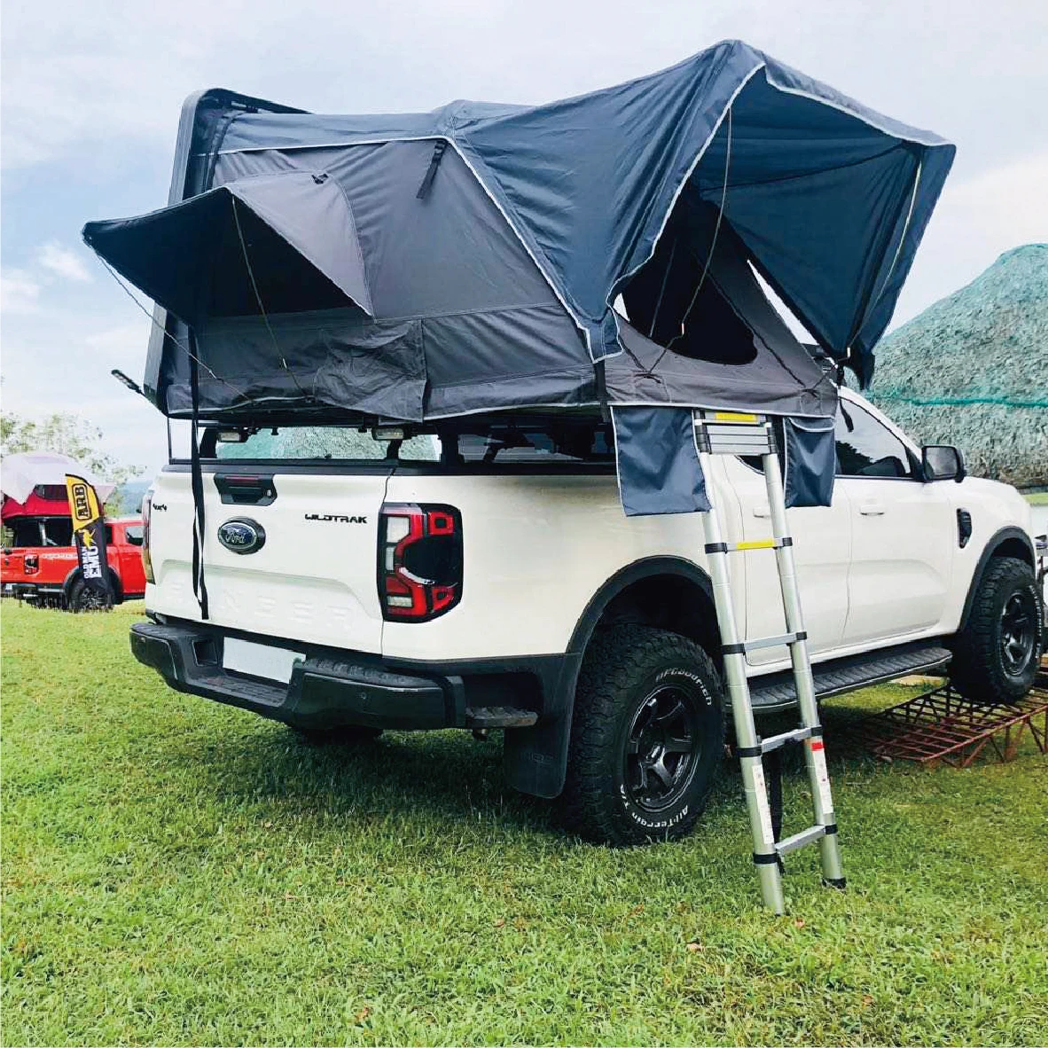Yescamp New Arrival Big Size 3-4 Person Hard Shell Cover Car 4x4 SUV Offroad Roof Top Tent with LED