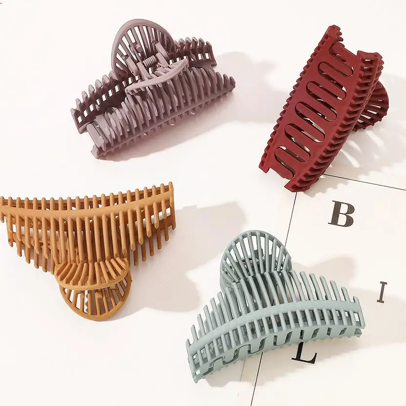 Simple and versatile shark plastic grip semicircle hairpin back hair claw hair accessories for women