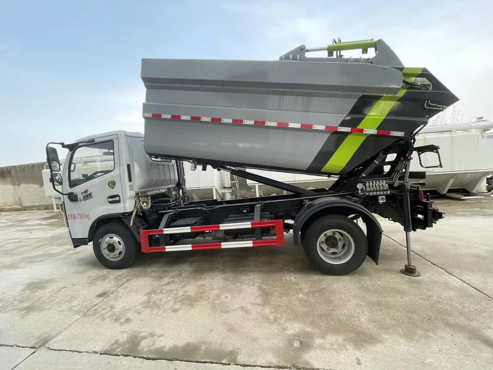 Dongfeng 4x2 6 куб. См