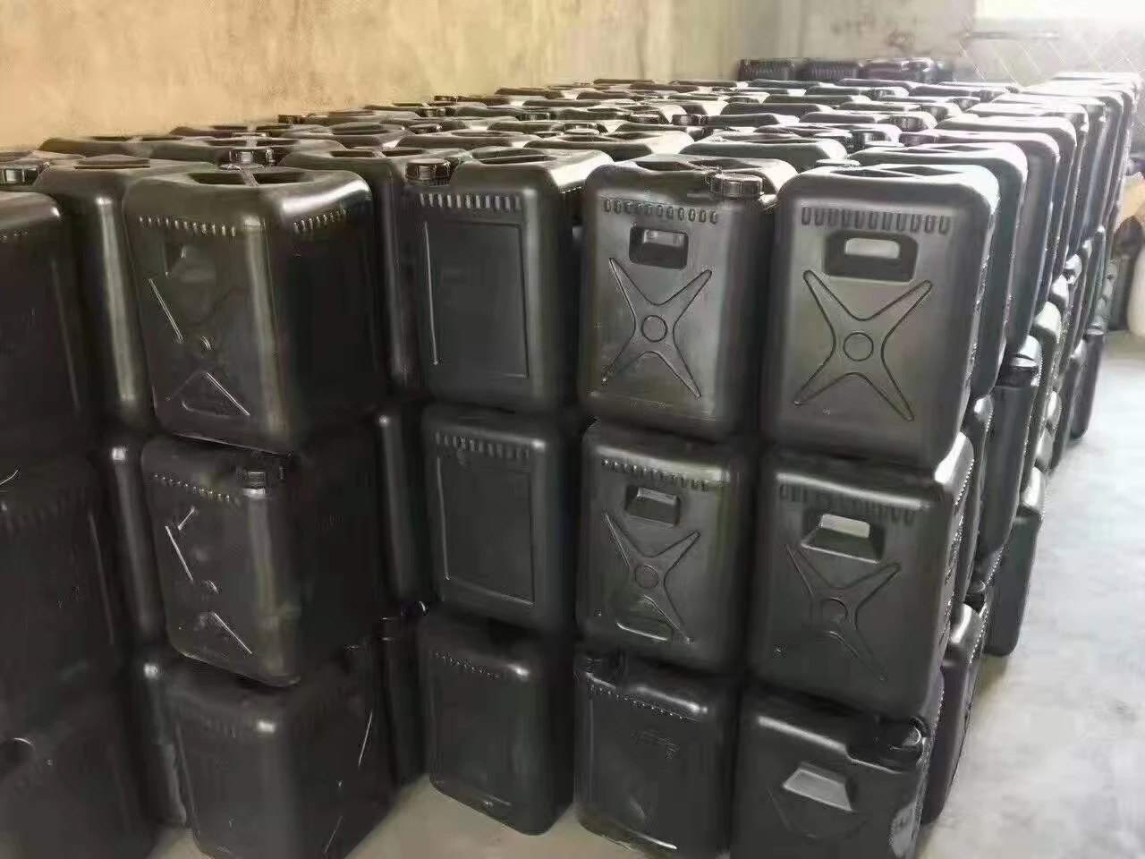 Factory Refning  Wholesale Price oil 100% Pure Natural Organic Pure Vetiver essential oil Bulk