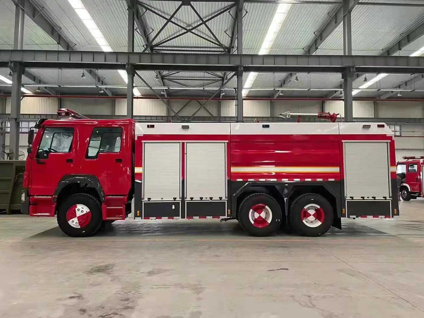 factory price 6*4  multi-function fire fighting truck for sale