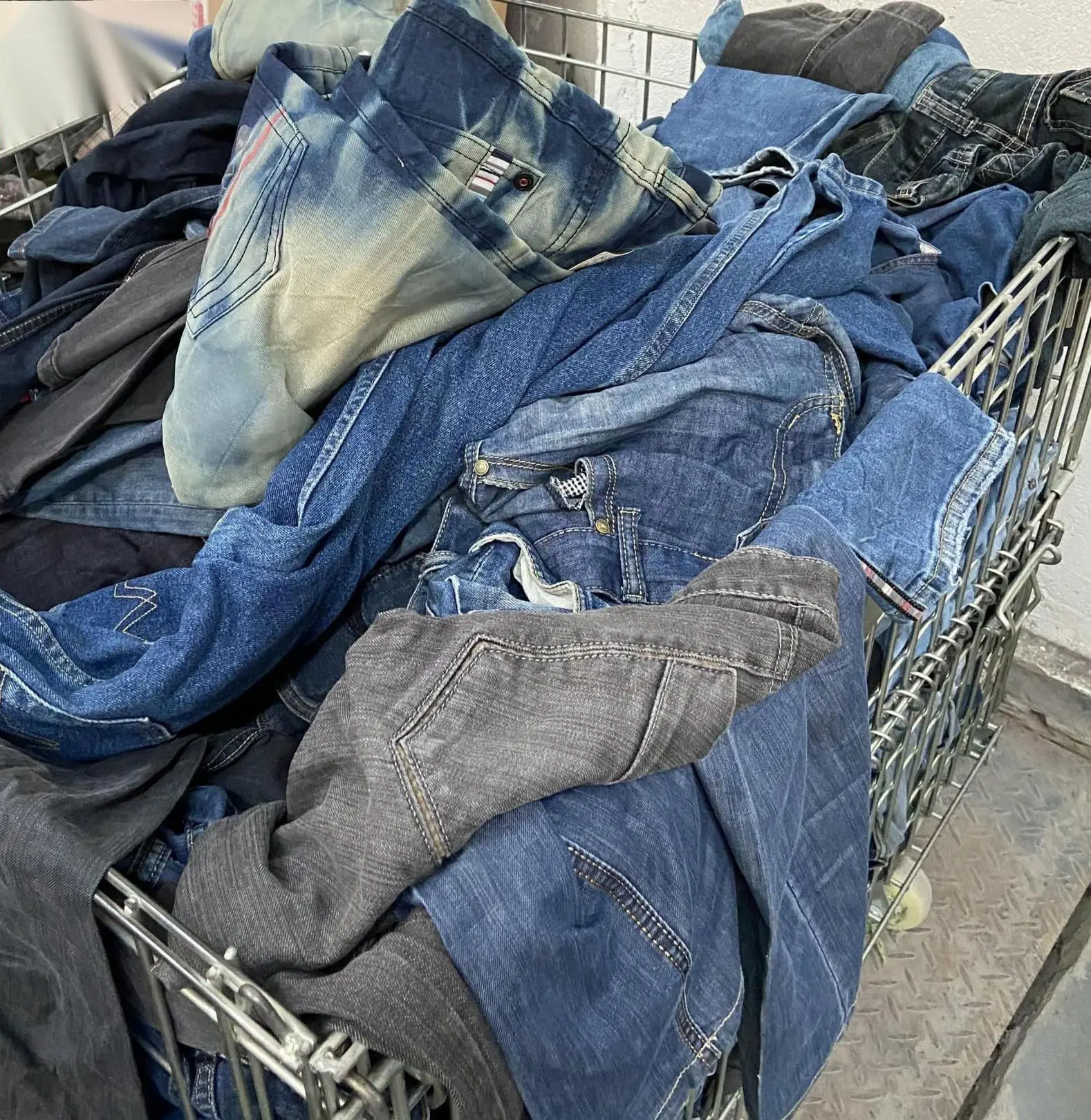 Women Baler Machine Europe Grade Underwear And Textile Compress Vintage Second hand Imported Jeans Used Clothes