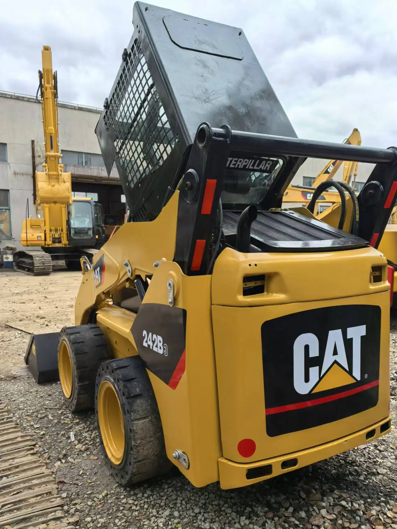 original USA caterpillar 242B3 Mini Wheel Skid Steer Loader Price low