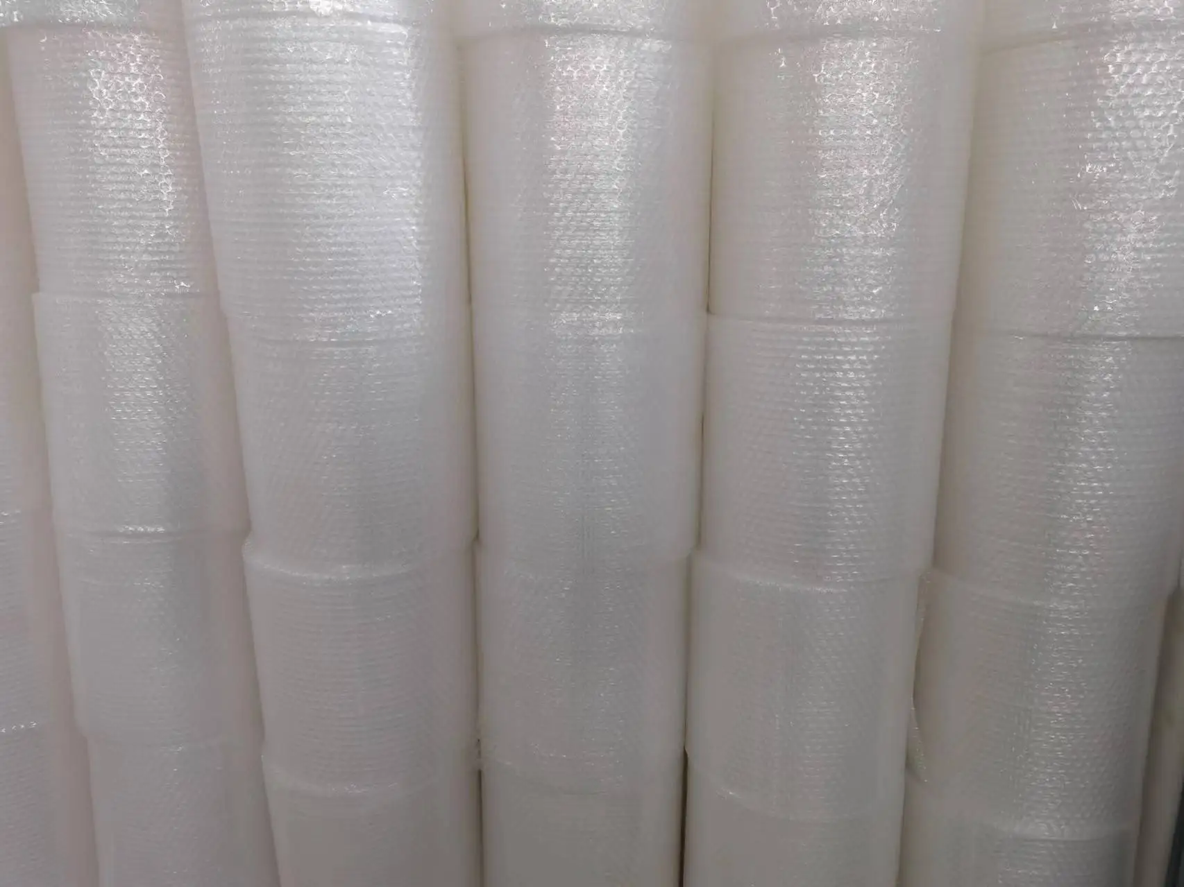 Shock-proof Bubble Wrap Cushioning Packaging Bags Air Bubble Film Roll for Transportation Protection