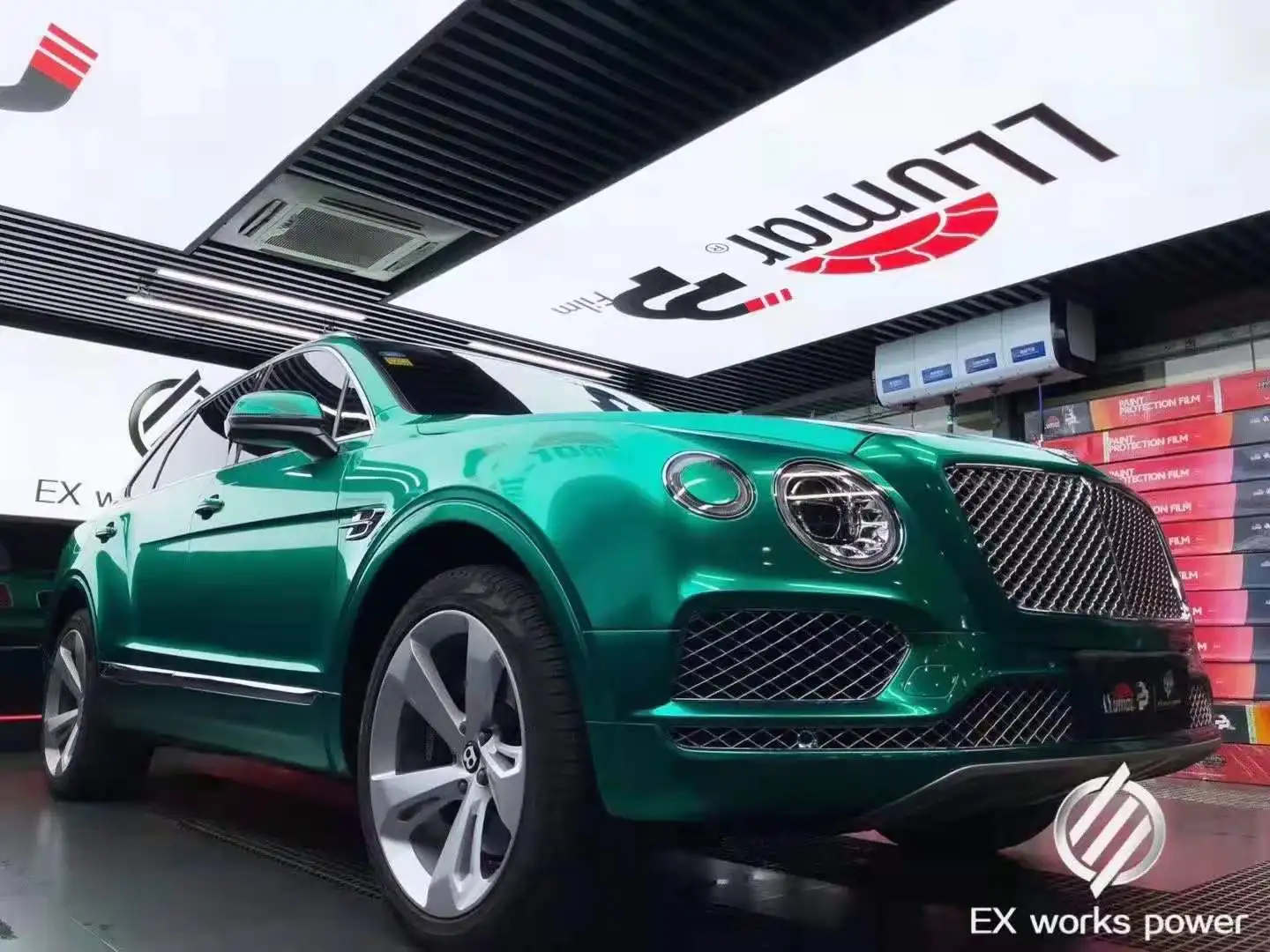 Профессиональный для полировки и покрытия автомобиля Стенд с индивидуальным логотипом детализирует рабочий свет