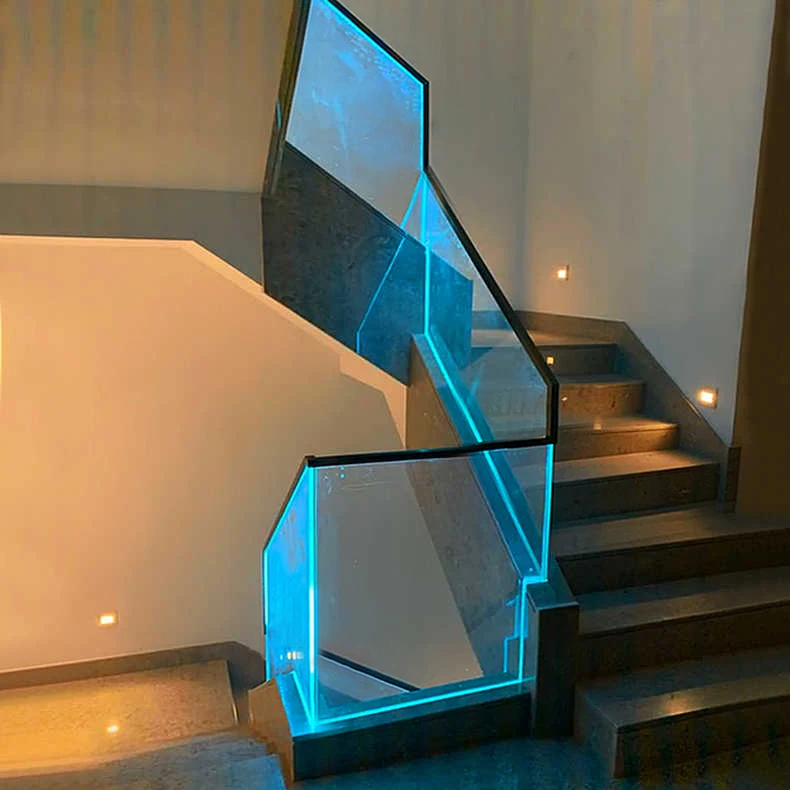 Fantastic Design Frame Less Tempered Glass Balcony Railing With Aluminum U Channel Glass Railing System And Led Light