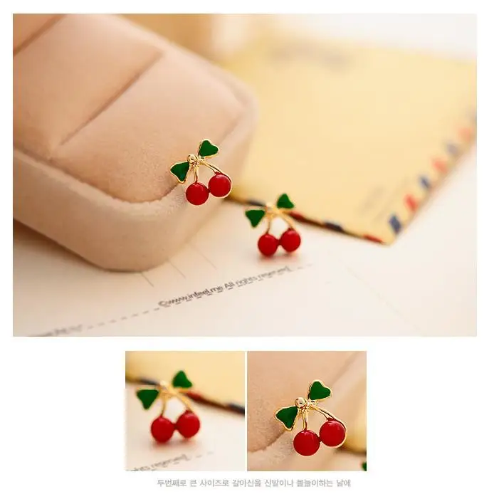 Детские позолоченные серьги-гвоздики в виде вишни с винтовой застежкой и красной эмалью