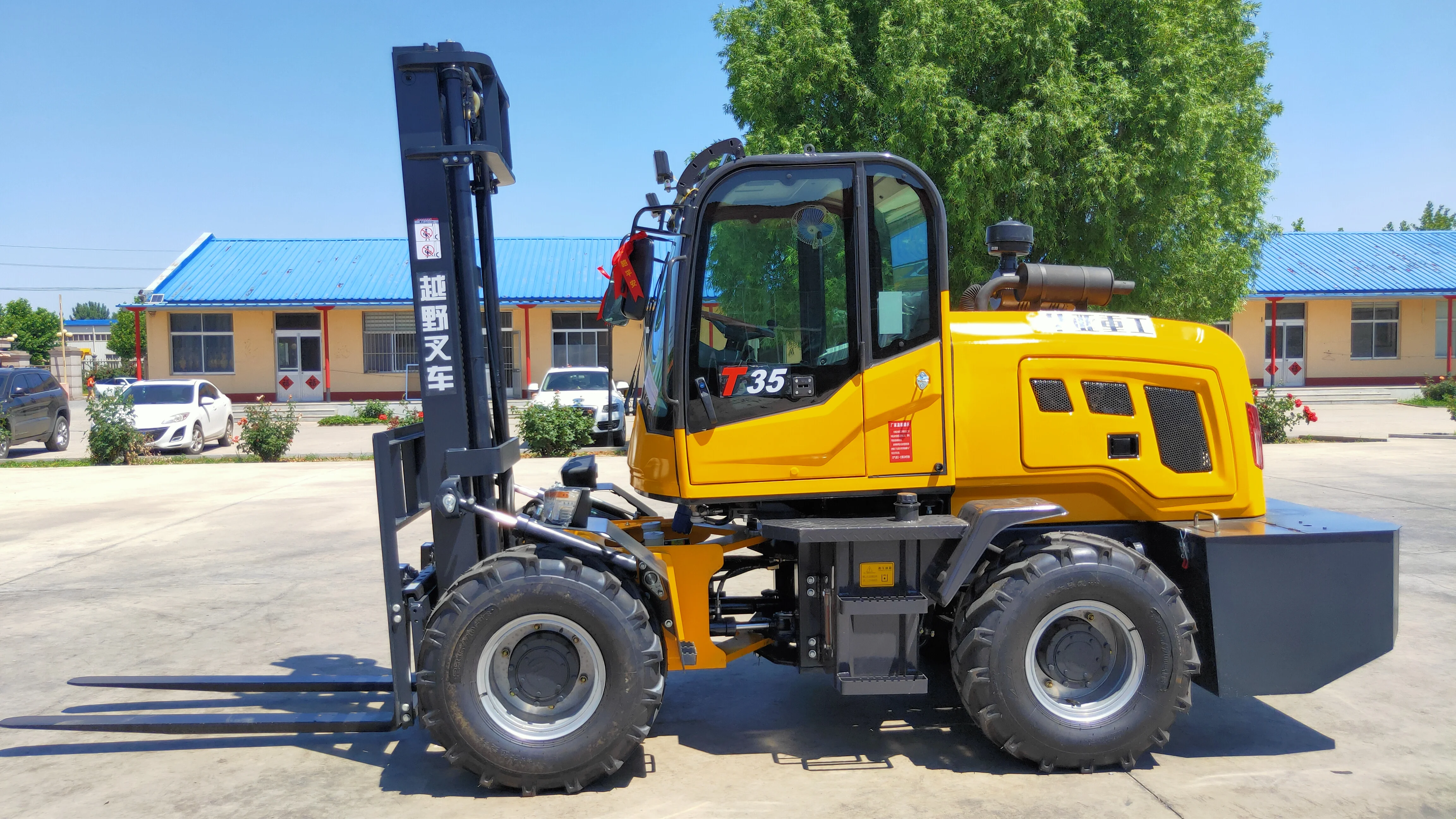 factory outlet HUAYA 4x2 all terrain forklift Lift height 3-7m all road rough forklift 3 ton forklift mini 4wd with  EPA