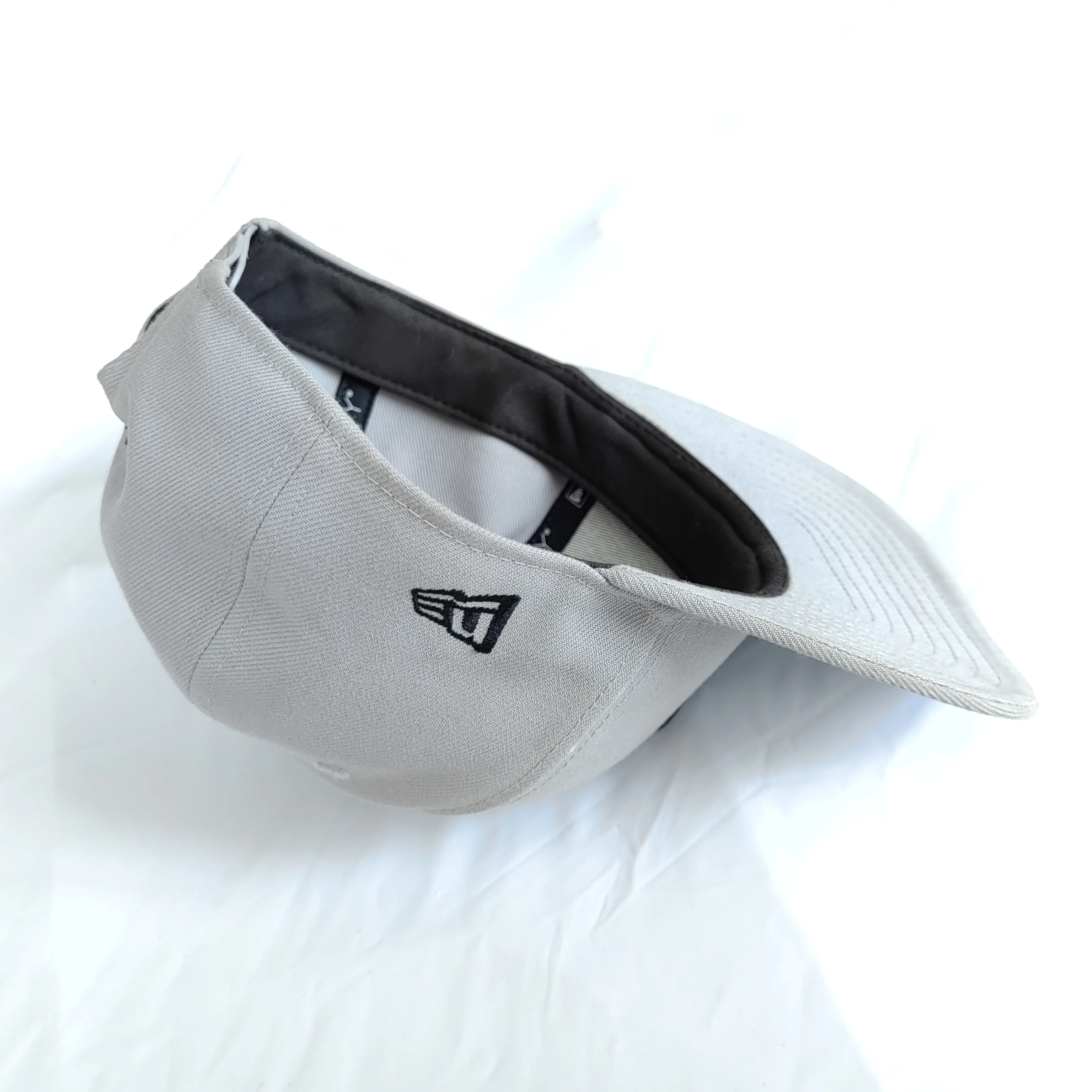 Wholesale white fashion custom embroidered visor dad truck baseball hat