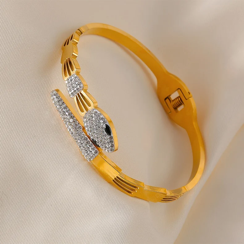 Fashion Snake Shaped Micro Paved Cubic Zirconia Cuff Bracelet Luxury Spring Stainless Steel 18k Gold Plated Bangle For Women