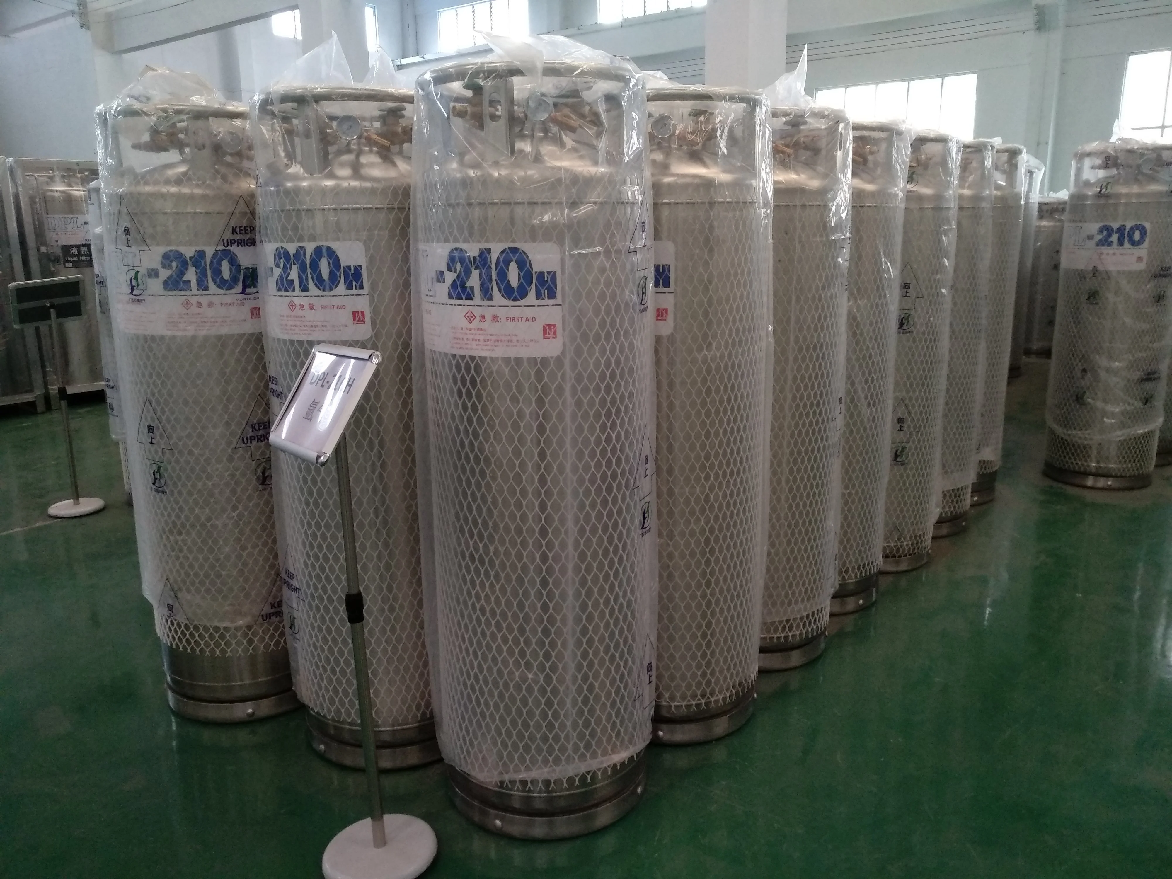 Криогенный резервуар из нержавеющей стали размера для жидкости Co2 O2 N2 аргон