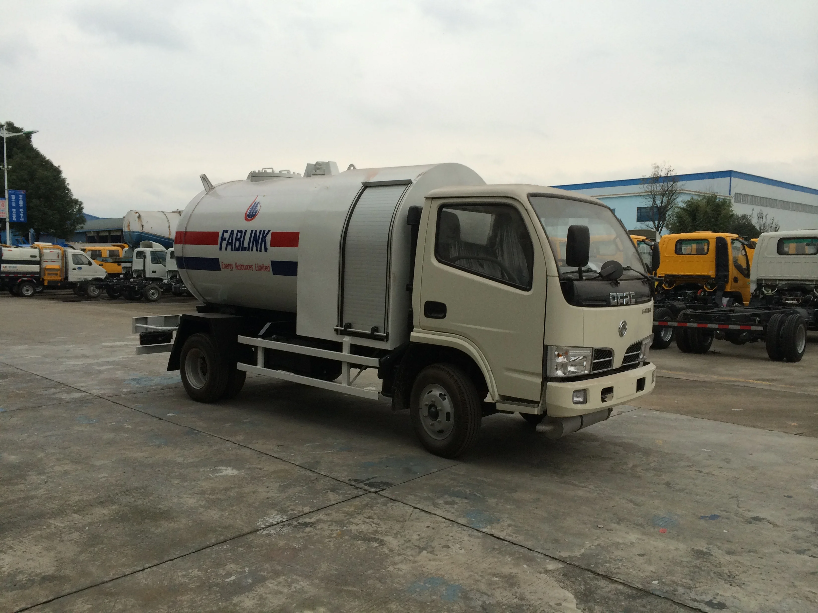 Factory Price Gas Truck 4*2 LHD/RHD 5-8cbm lpg Fuel Dispensing Gasoline Storage Tank