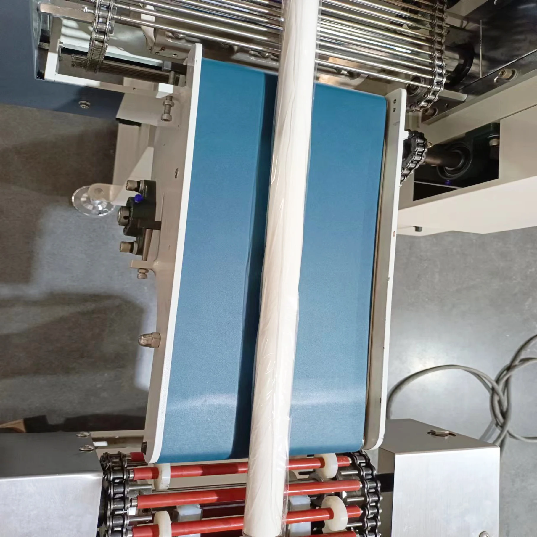 Automatic High Speed Flow Packing Machine Hot Shrink POF Film wallpaper rolls Shrink Wrapping Machine